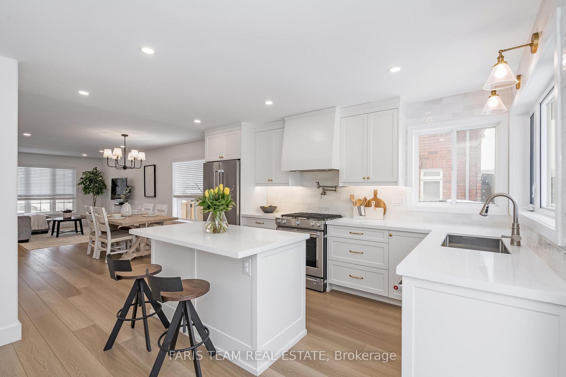Photo 6 of 126 Sandringham Drive, Barrie, Innis-Shore — HOMEH