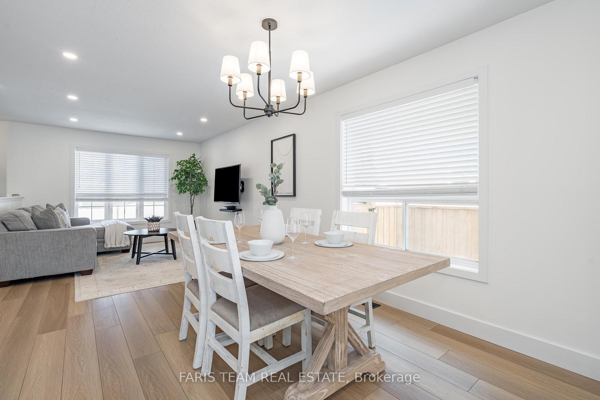 Photo 7 of 126 Sandringham Drive, Barrie, Innis-Shore — HOMEH