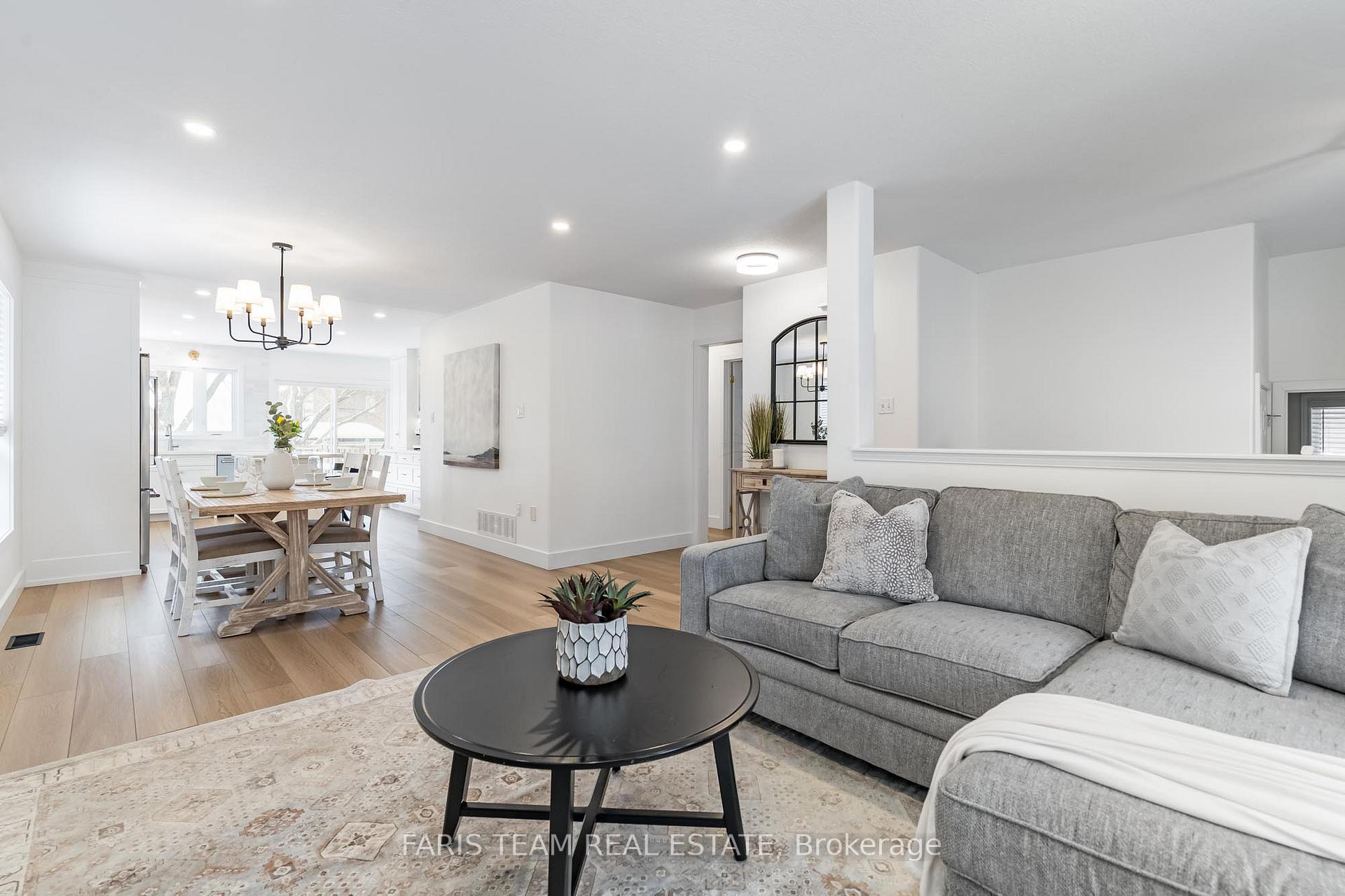 Photo 9 of 126 Sandringham Drive, Barrie, Innis-Shore — HOMEH