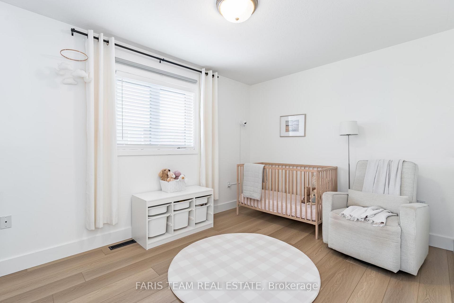 Photo 12 of 126 Sandringham Drive, Barrie, Innis-Shore — HOMEH