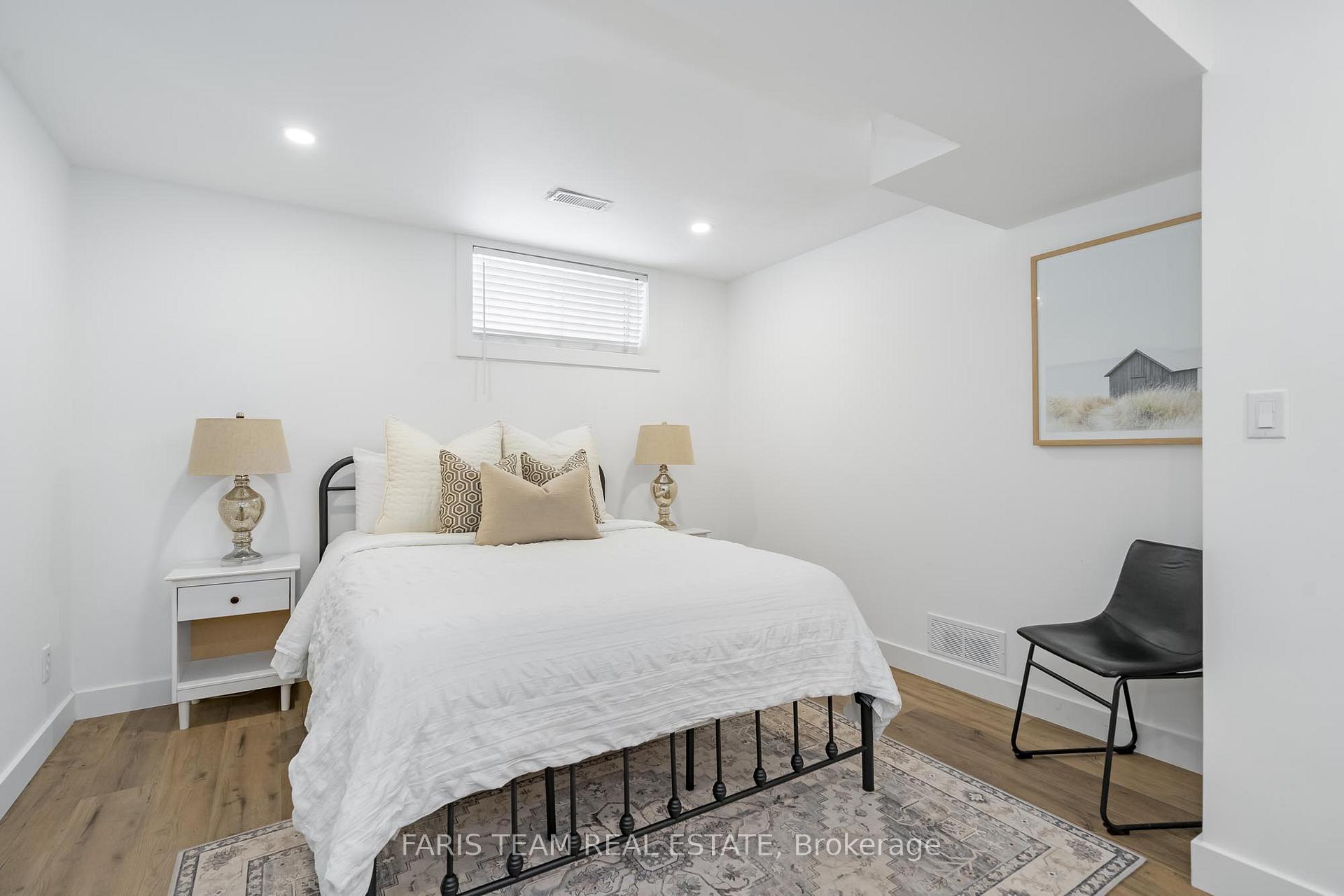 Photo 18 of 126 Sandringham Drive, Barrie, Innis-Shore — HOMEH