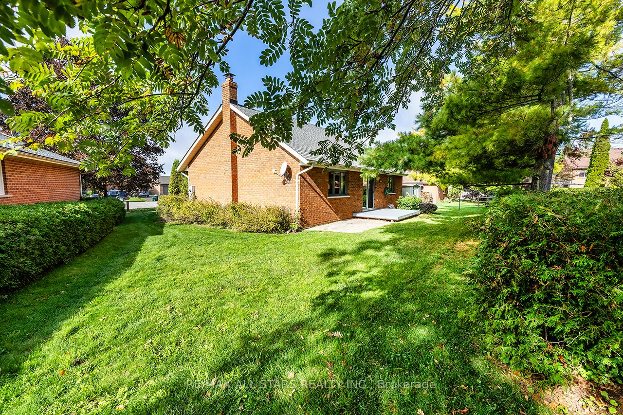 Photo 3 of 14 Windor Court, Brock, Cannington — HOMEH