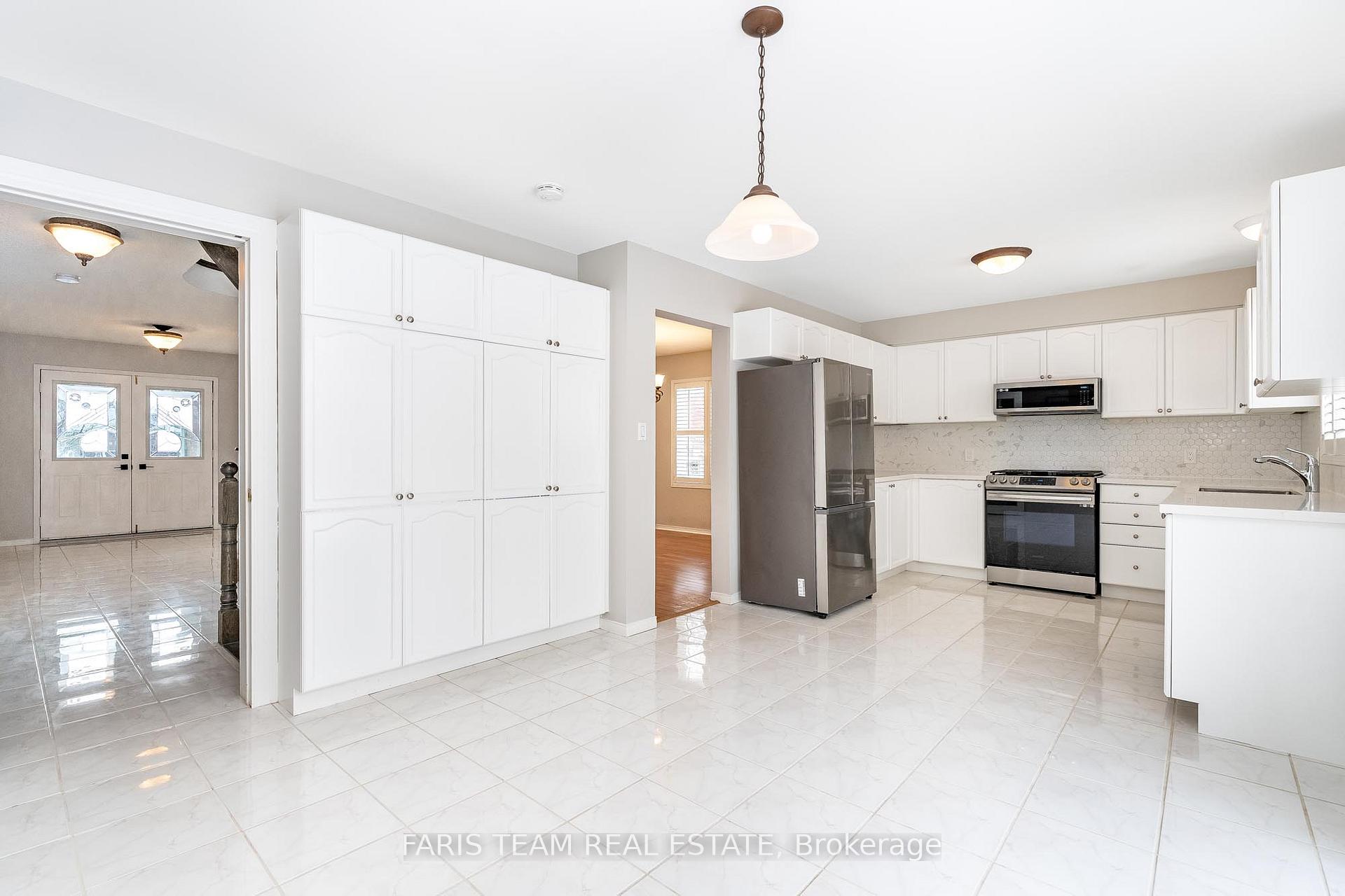 Photo 4 of 8 Farmstead Crescent, Barrie, Holly — HOMEH