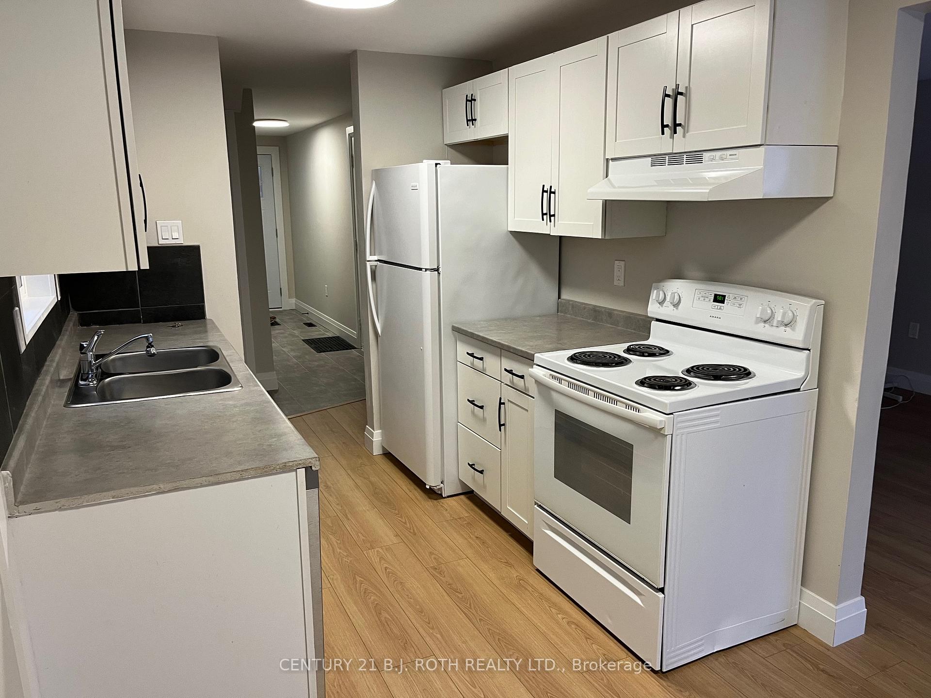 Photo 4 of 190 Hickling Trail, Barrie, Grove East — HOMEH