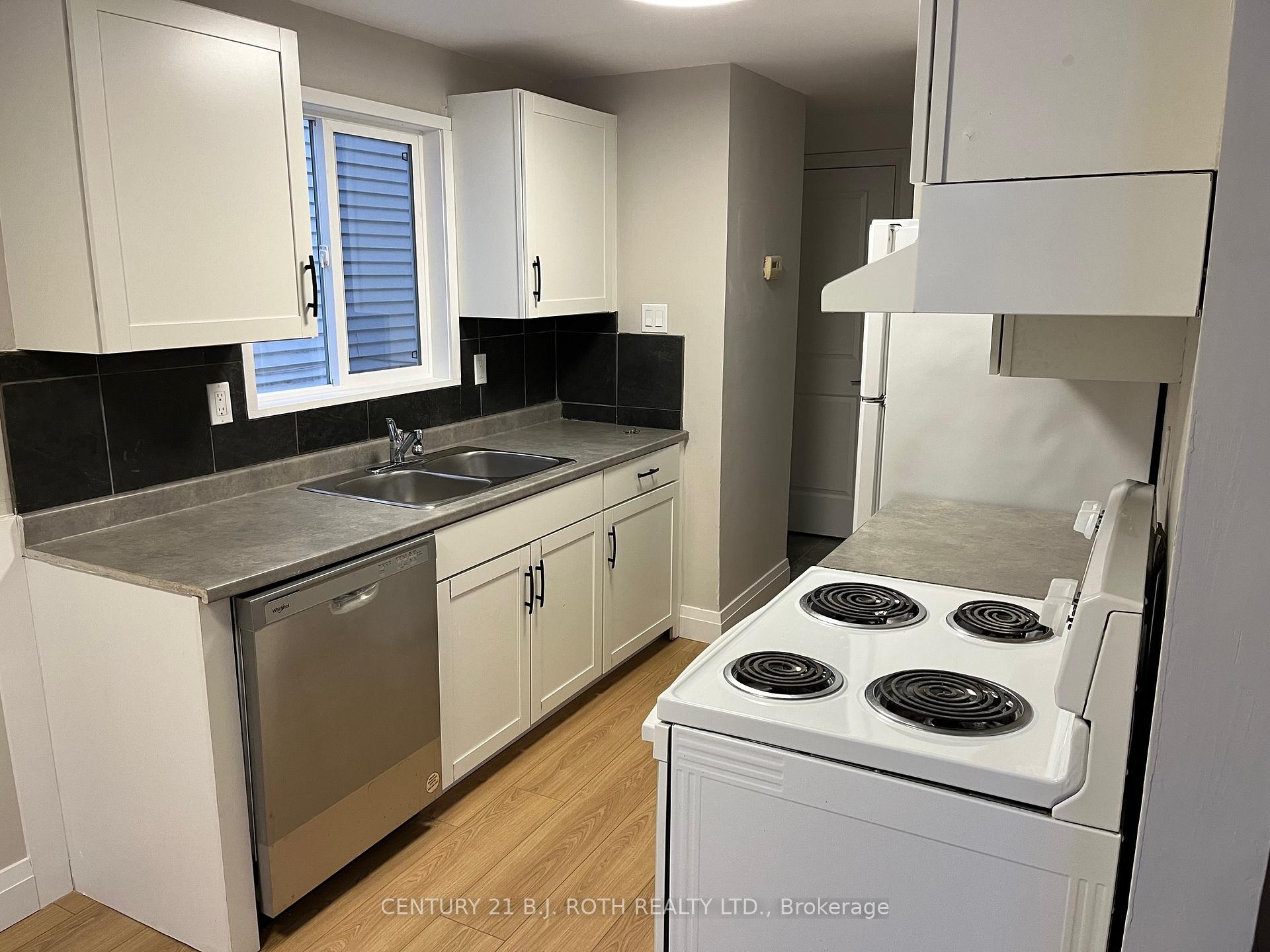 Photo 5 of 190 Hickling Trail, Barrie, Grove East — HOMEH