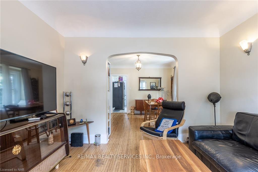 Photo 4 of 86 Maple Street, St. Catharines, Downtown — HOMEH