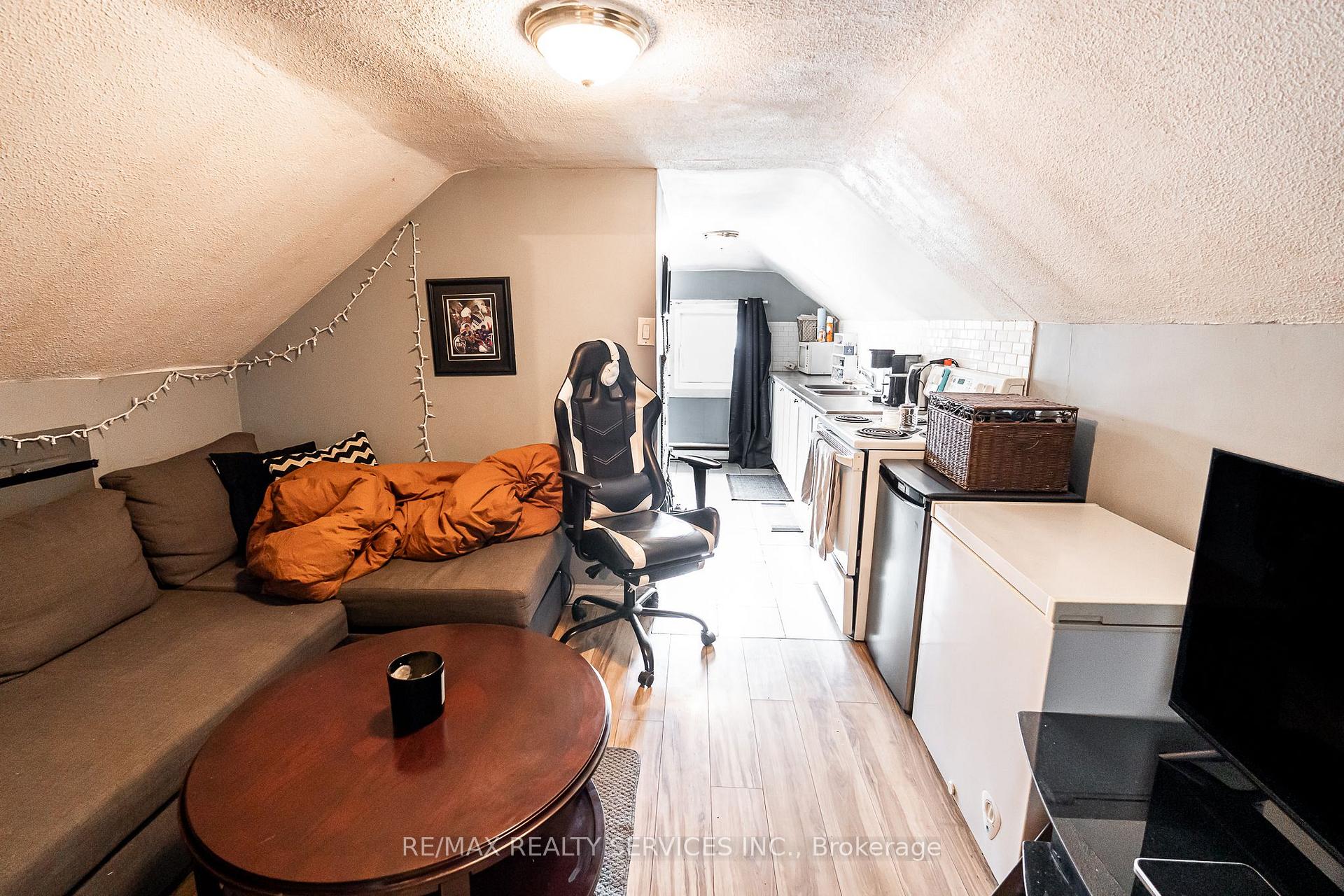Photo 13 of 86 Maple Street, St. Catharines, Downtown — HOMEH
