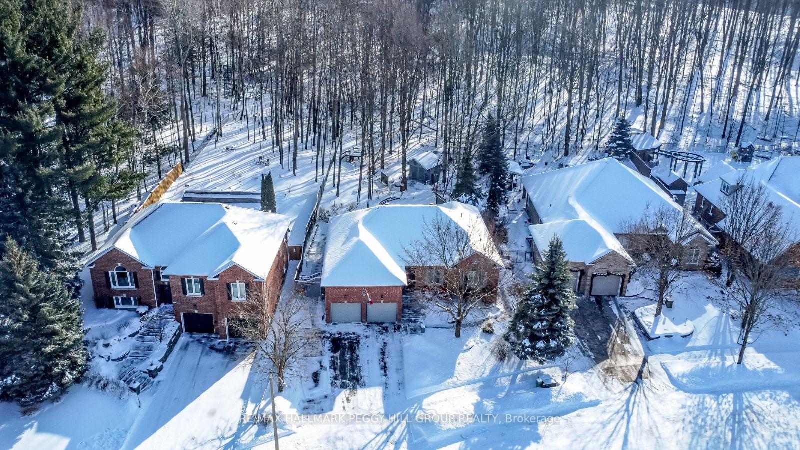 Photo 2 of 128 Wildwood Trail, Barrie, Ardagh — HOMEH