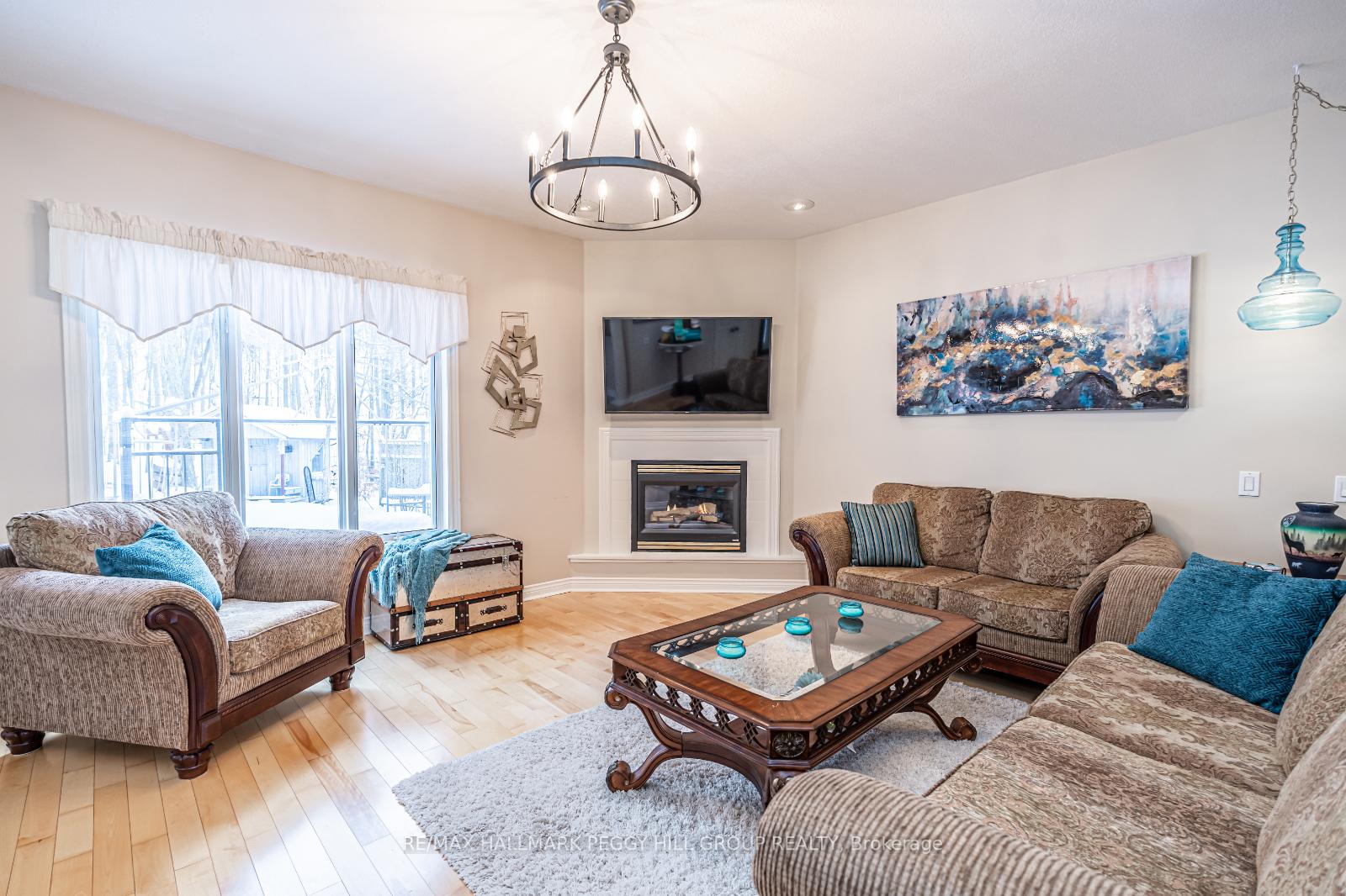 Photo 3 of 128 Wildwood Trail, Barrie, Ardagh — HOMEH