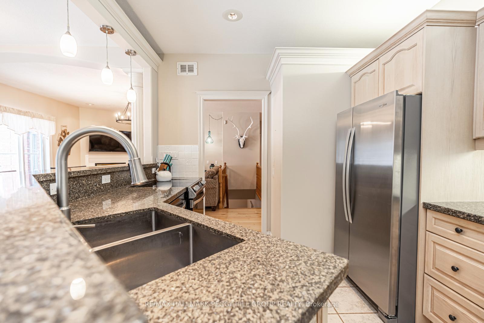 Photo 5 of 128 Wildwood Trail, Barrie, Ardagh — HOMEH