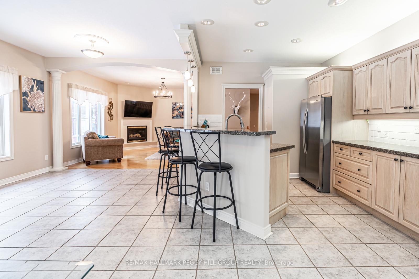 Photo 6 of 128 Wildwood Trail, Barrie, Ardagh — HOMEH