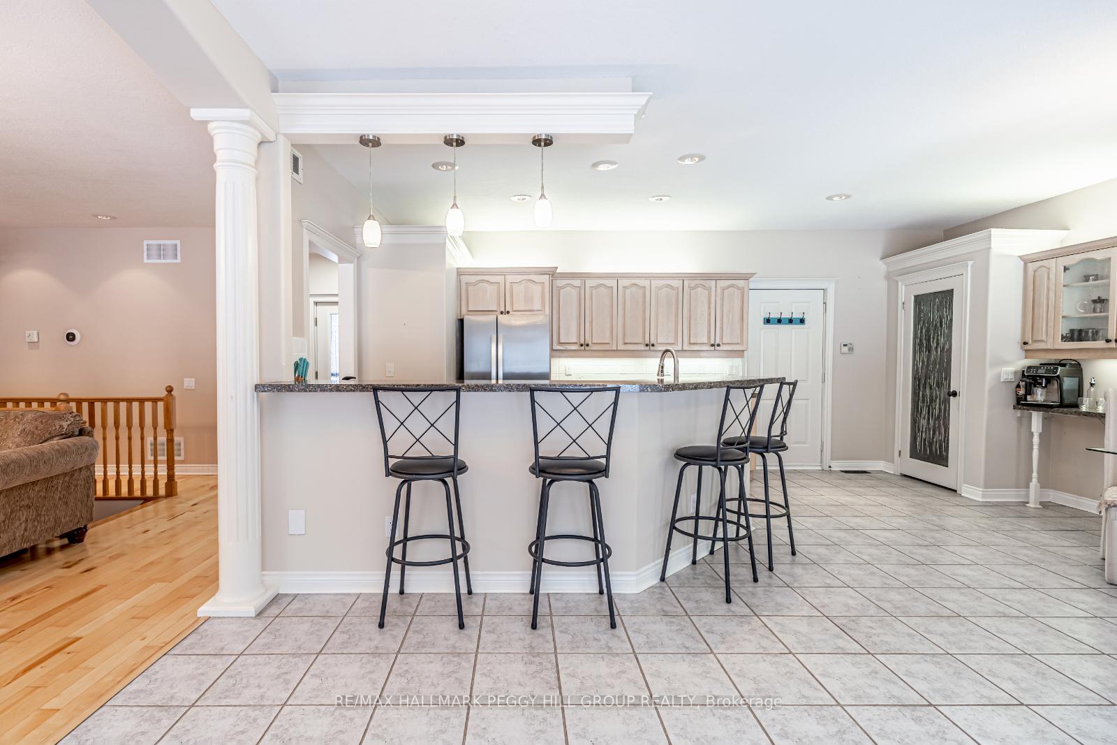 Photo 7 of 128 Wildwood Trail, Barrie, Ardagh — HOMEH