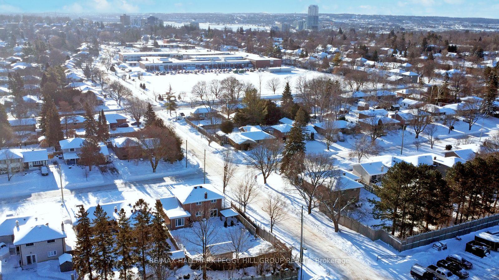 Photo 2 of 42 Ottaway Avenue, Barrie, Wellington — HOMEH