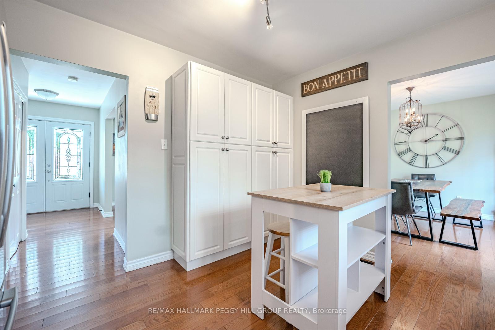 Photo 5 of 42 Ottaway Avenue, Barrie, Wellington — HOMEH