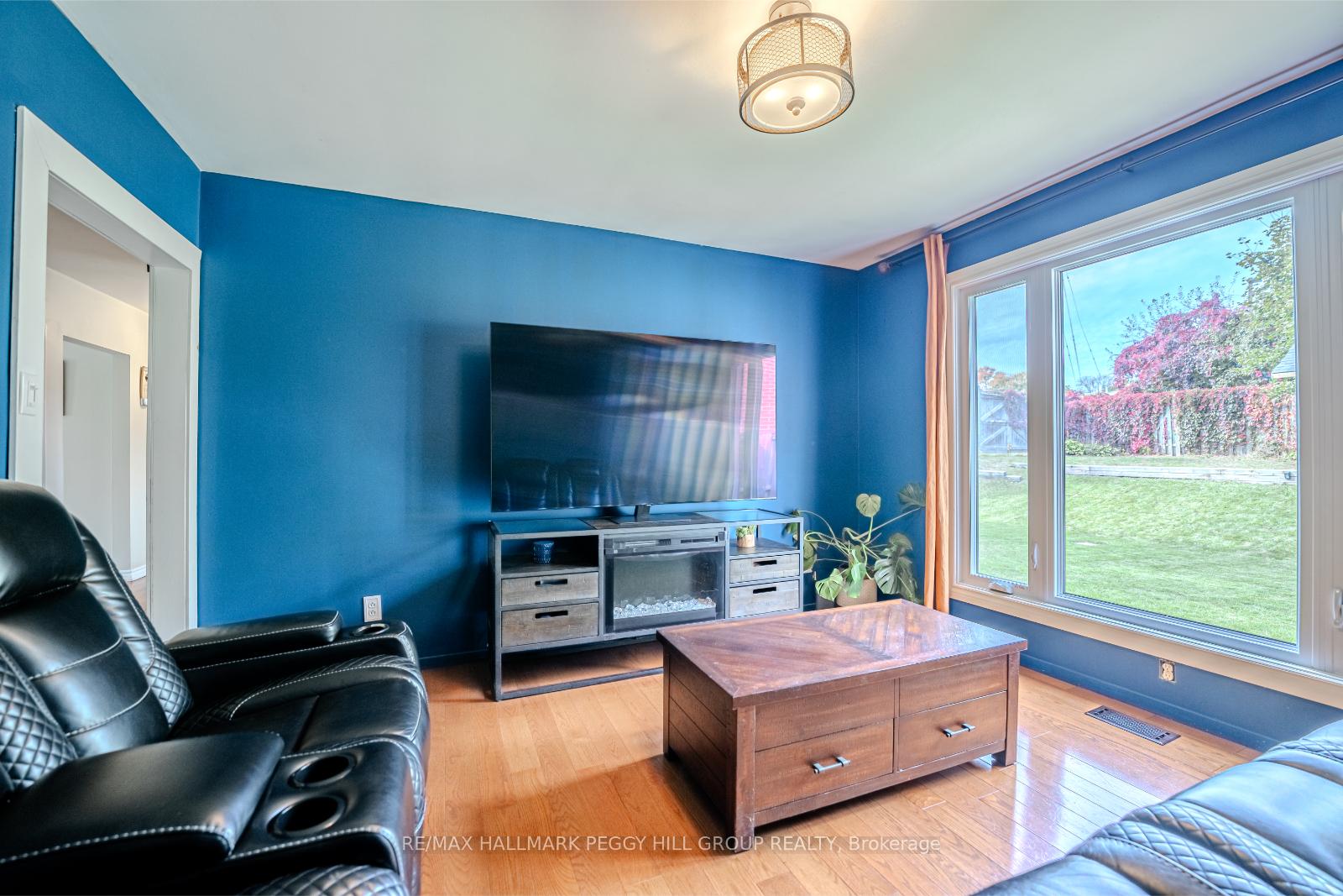 Photo 8 of 42 Ottaway Avenue, Barrie, Wellington — HOMEH