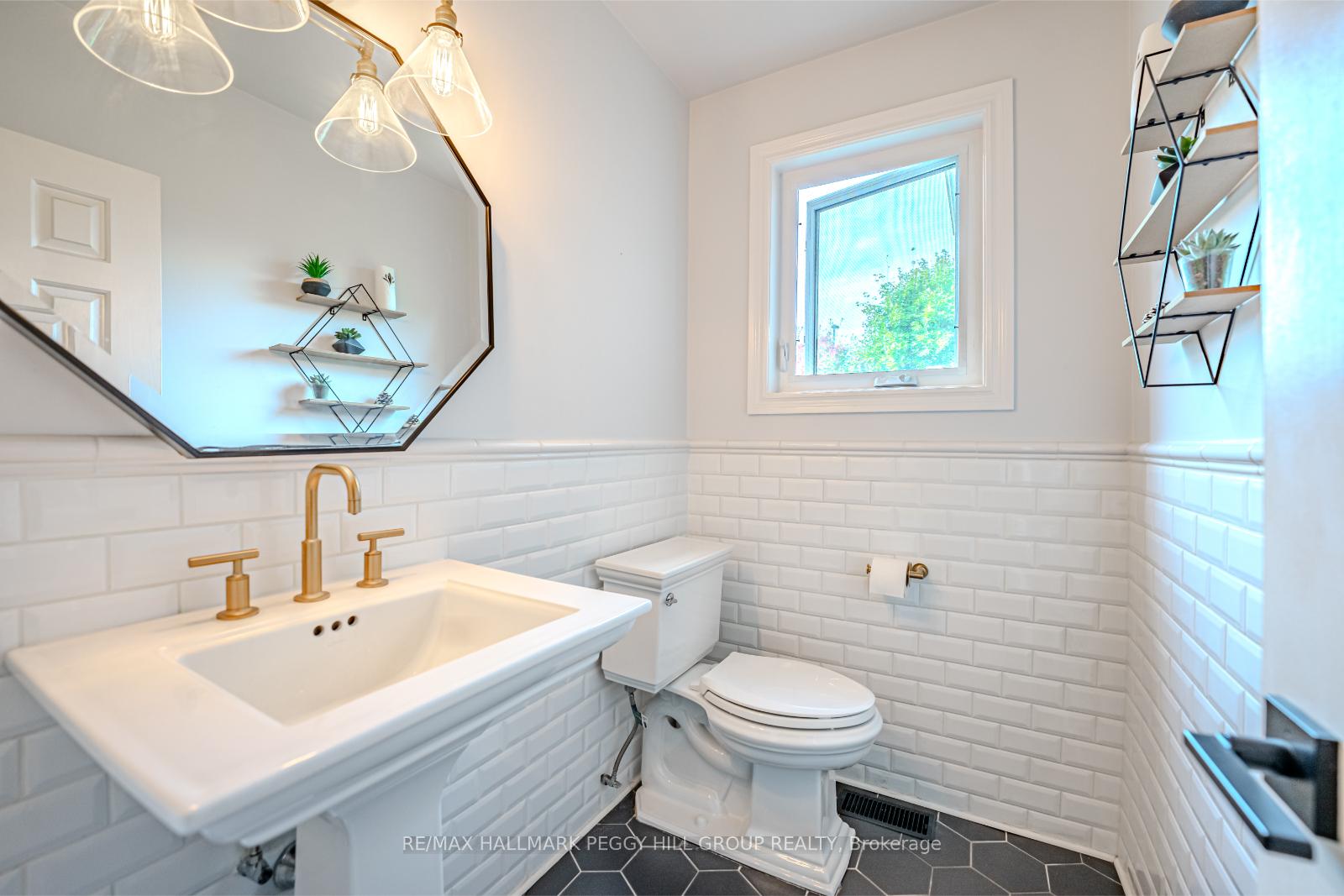 Photo 9 of 42 Ottaway Avenue, Barrie, Wellington — HOMEH