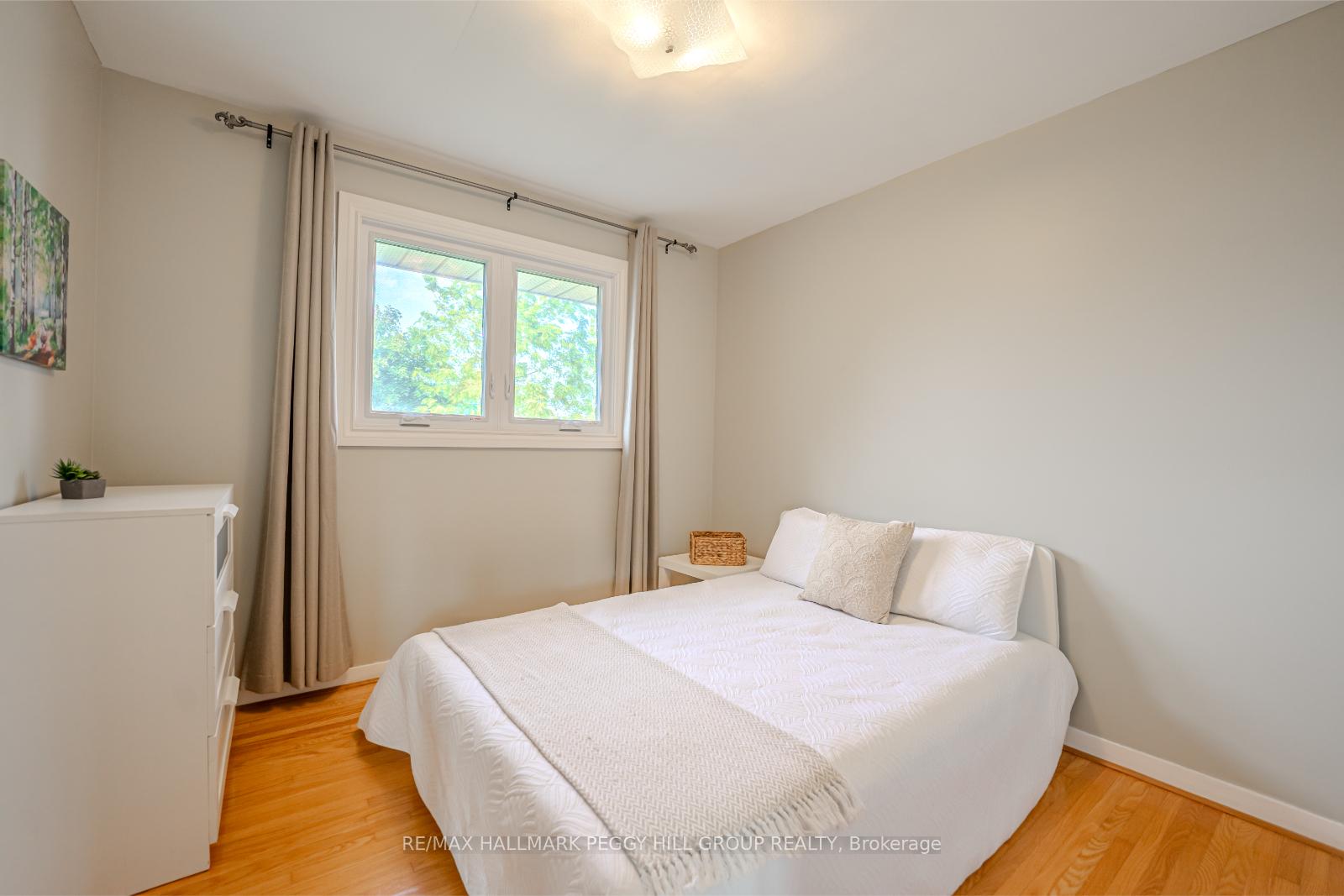 Photo 11 of 42 Ottaway Avenue, Barrie, Wellington — HOMEH
