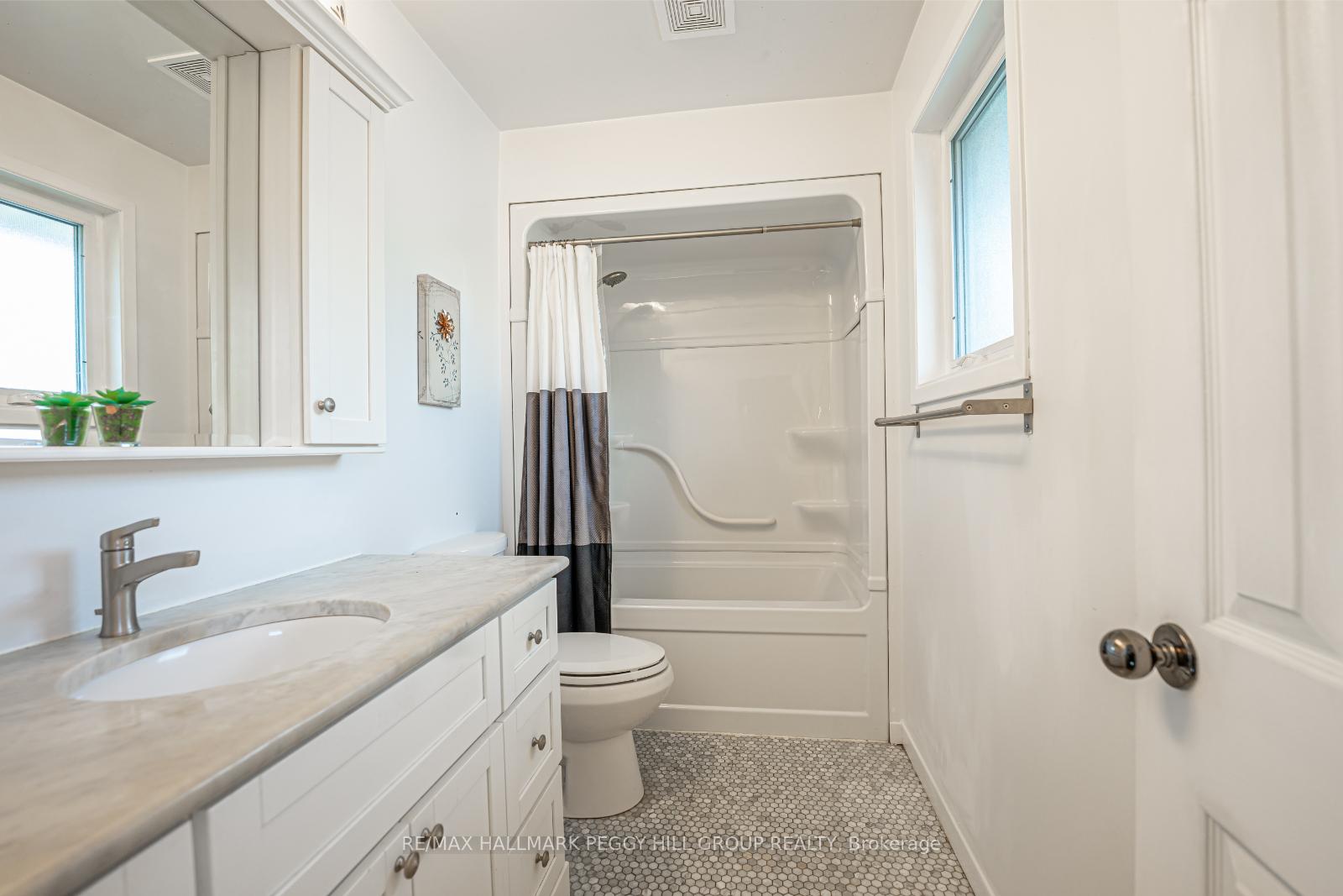 Photo 14 of 42 Ottaway Avenue, Barrie, Wellington — HOMEH