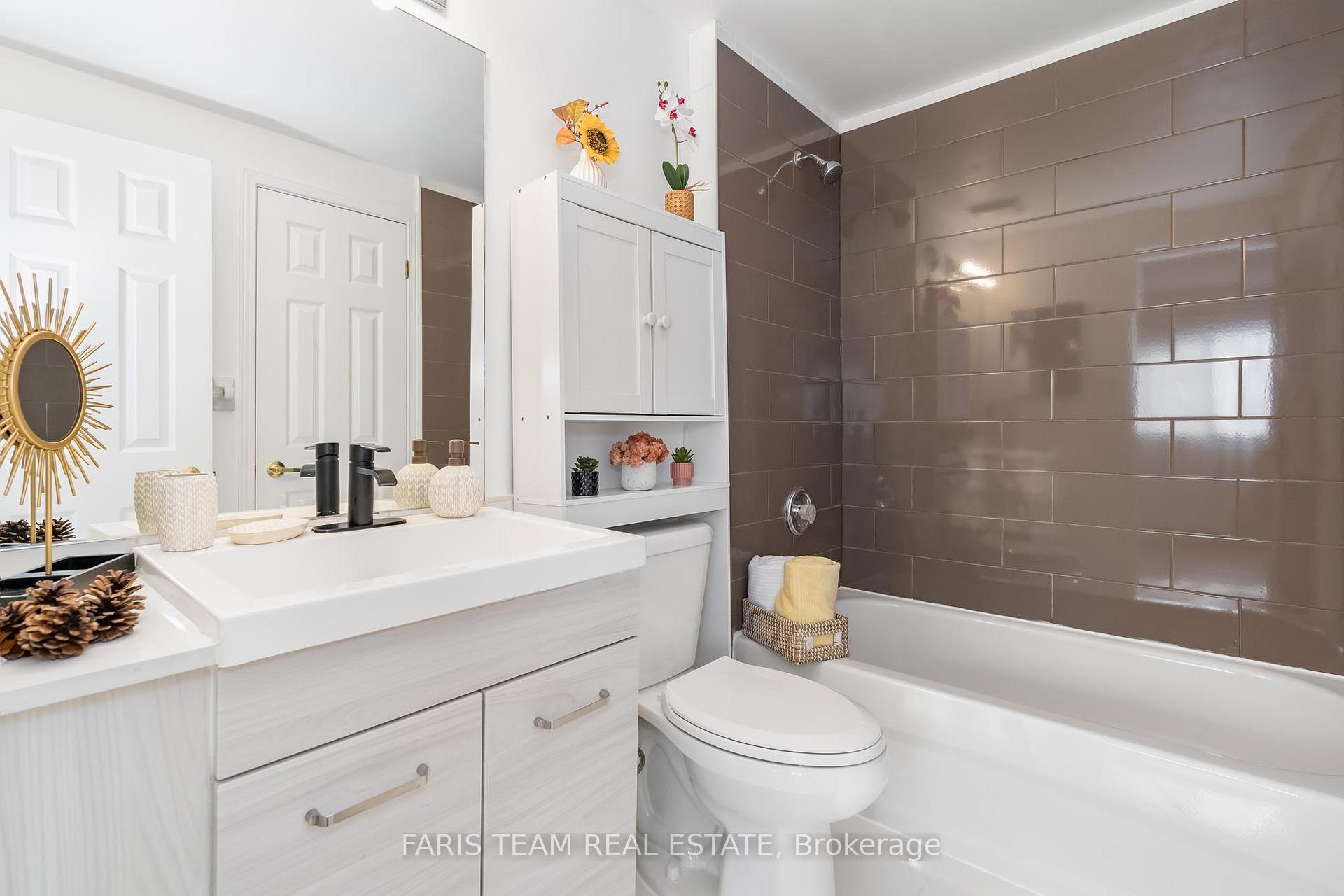 Photo 9 of 111 Nathan Crescent, Barrie, Painswick South — HOMEH