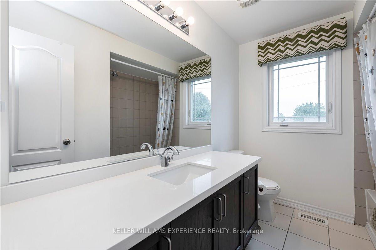 Photo 21 of 74 Megan Crescent, Barrie, Holly — HOMEH