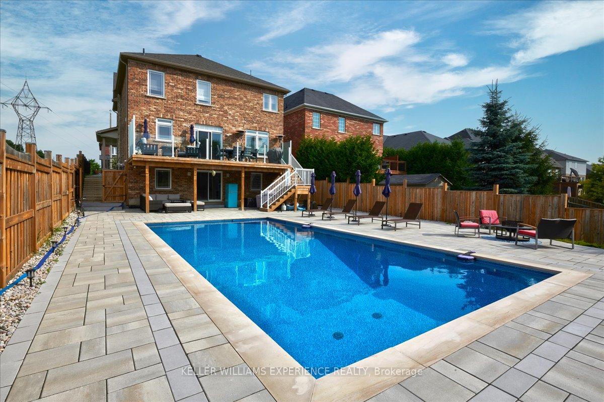 Photo 31 of 74 Megan Crescent, Barrie, Holly — HOMEH