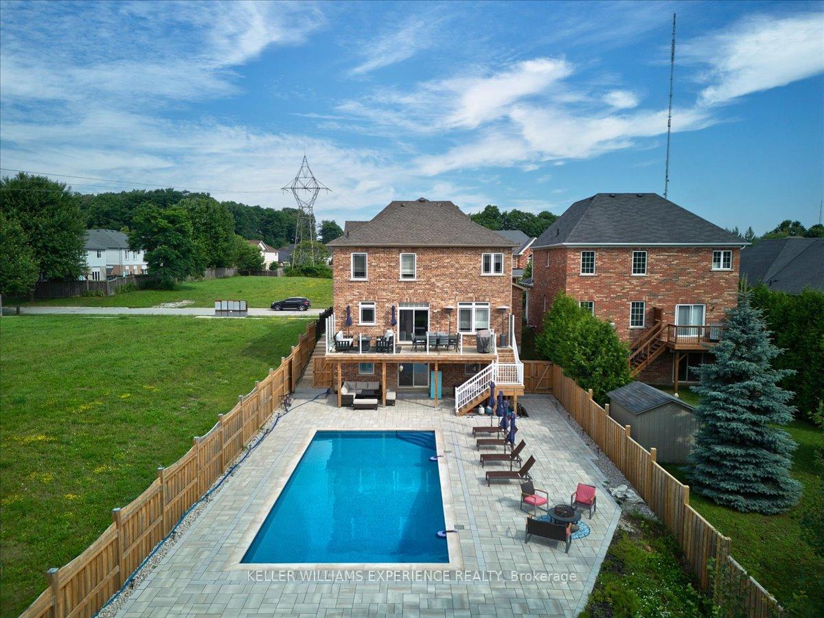 Photo 38 of 74 Megan Crescent, Barrie, Holly — HOMEH