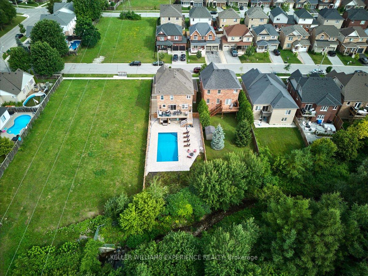 Photo 40 of 74 Megan Crescent, Barrie, Holly — HOMEH