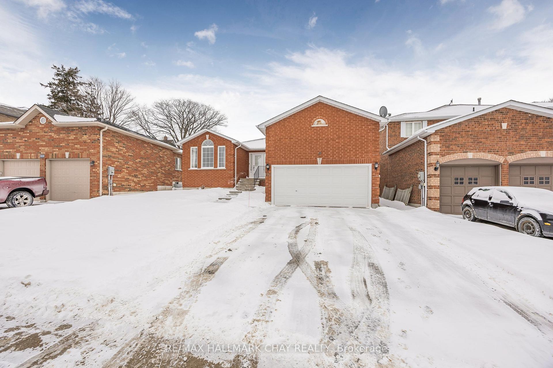 Photo 3 of 293 Cox Mill Road, Barrie, Bayshore — HOMEH