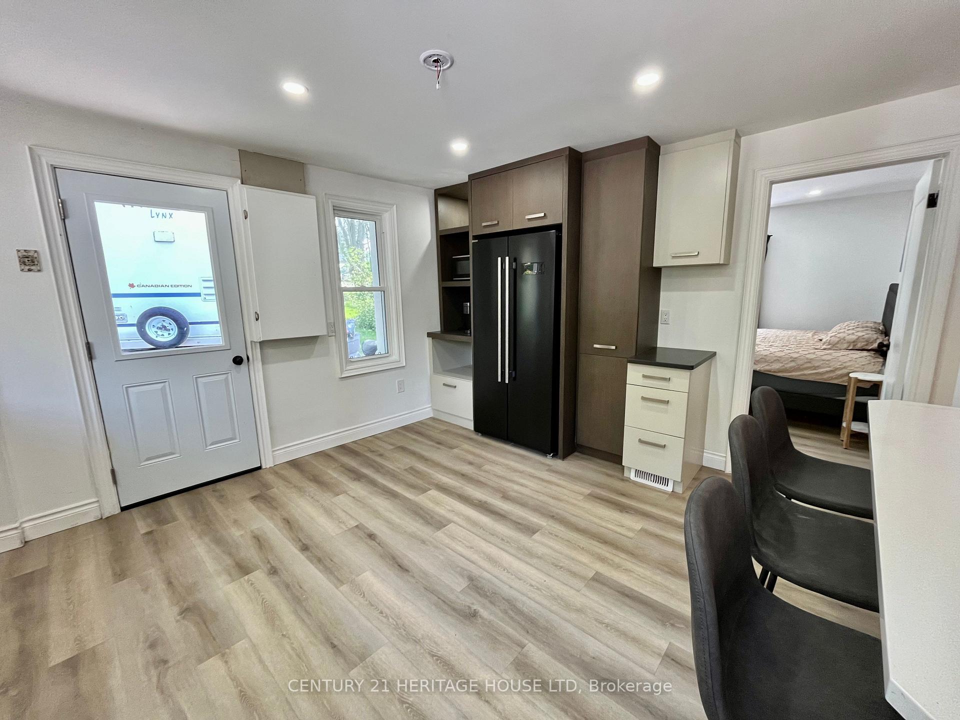 Photo 6 of 3490 Waneeta Drive, Malahide, Rural Malahide — HOMEH