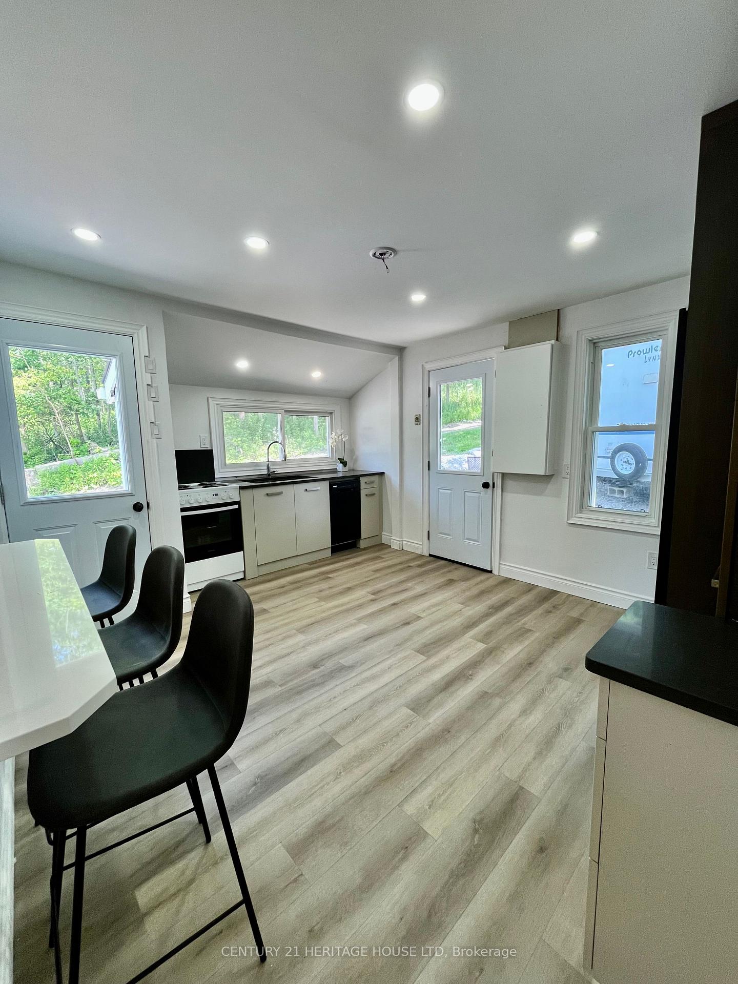 Photo 7 of 3490 Waneeta Drive, Malahide, Rural Malahide — HOMEH