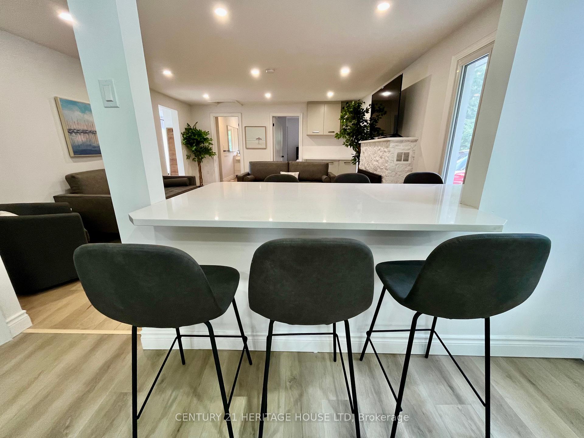 Photo 9 of 3490 Waneeta Drive, Malahide, Rural Malahide — HOMEH