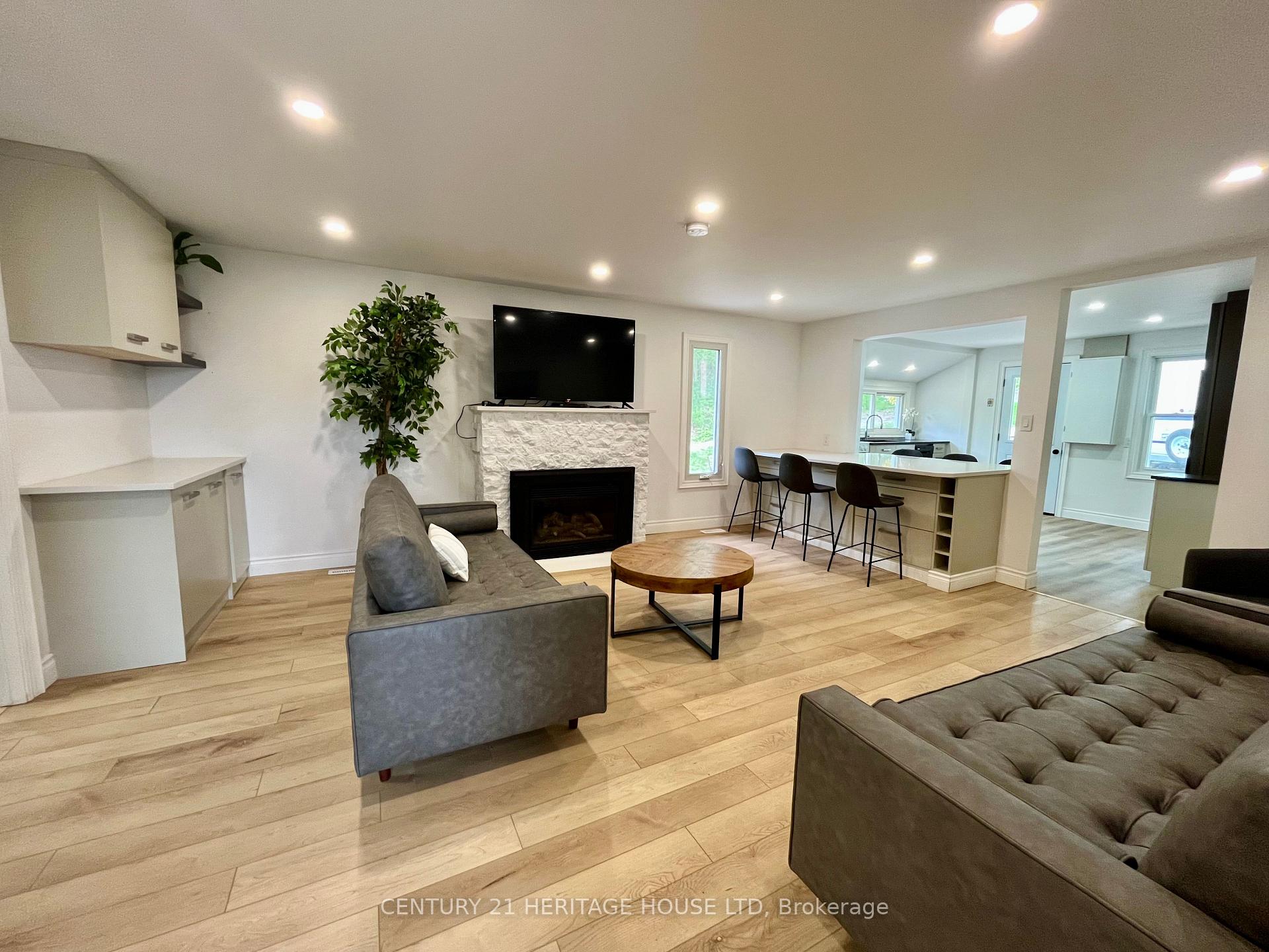 Photo 11 of 3490 Waneeta Drive, Malahide, Rural Malahide — HOMEH