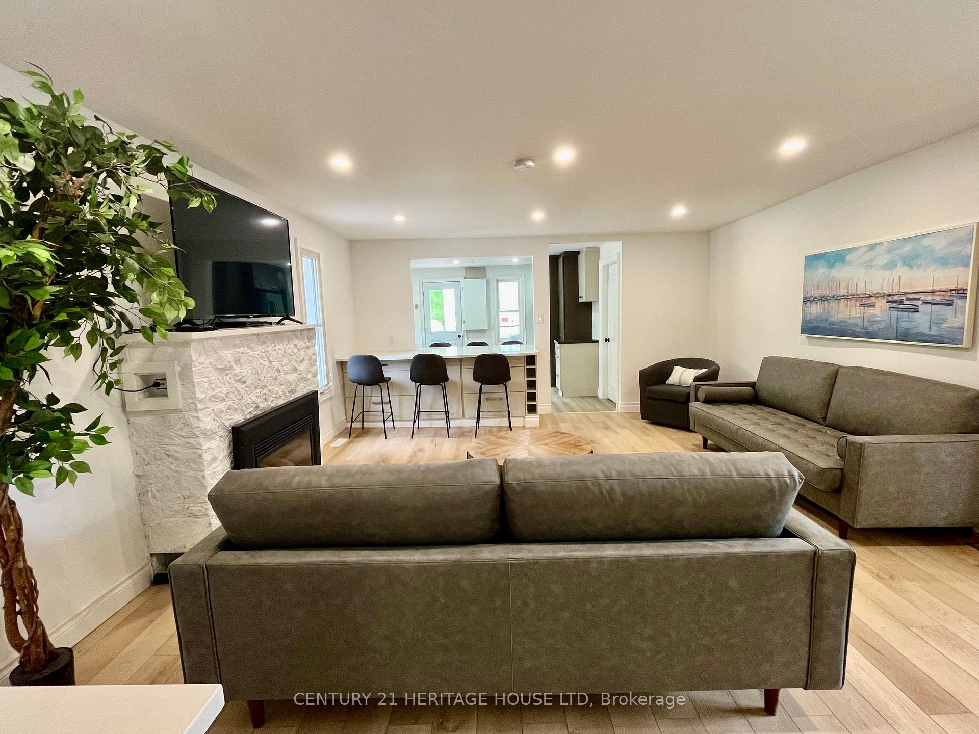 Photo 14 of 3490 Waneeta Drive, Malahide, Rural Malahide — HOMEH