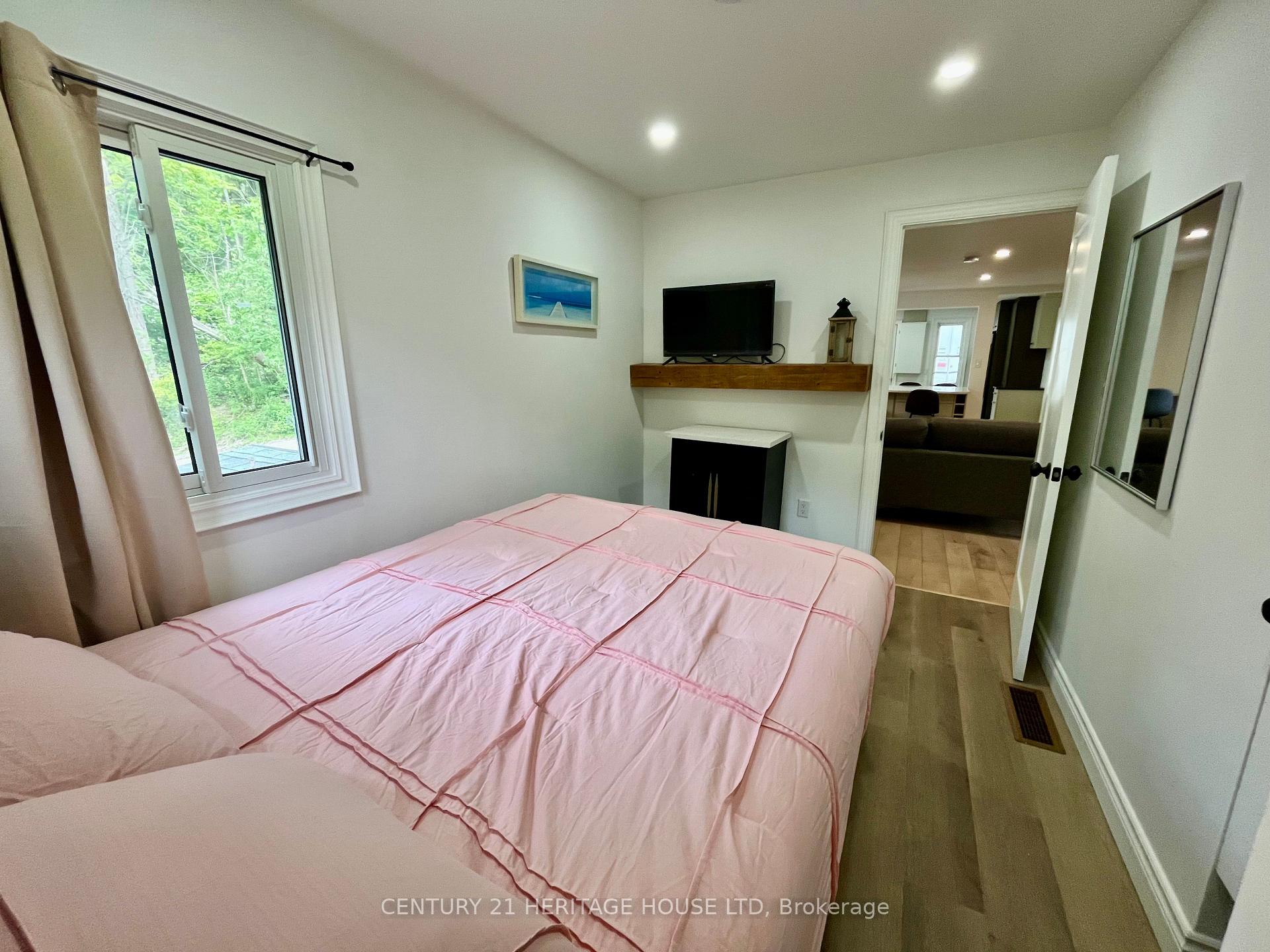 Photo 18 of 3490 Waneeta Drive, Malahide, Rural Malahide — HOMEH
