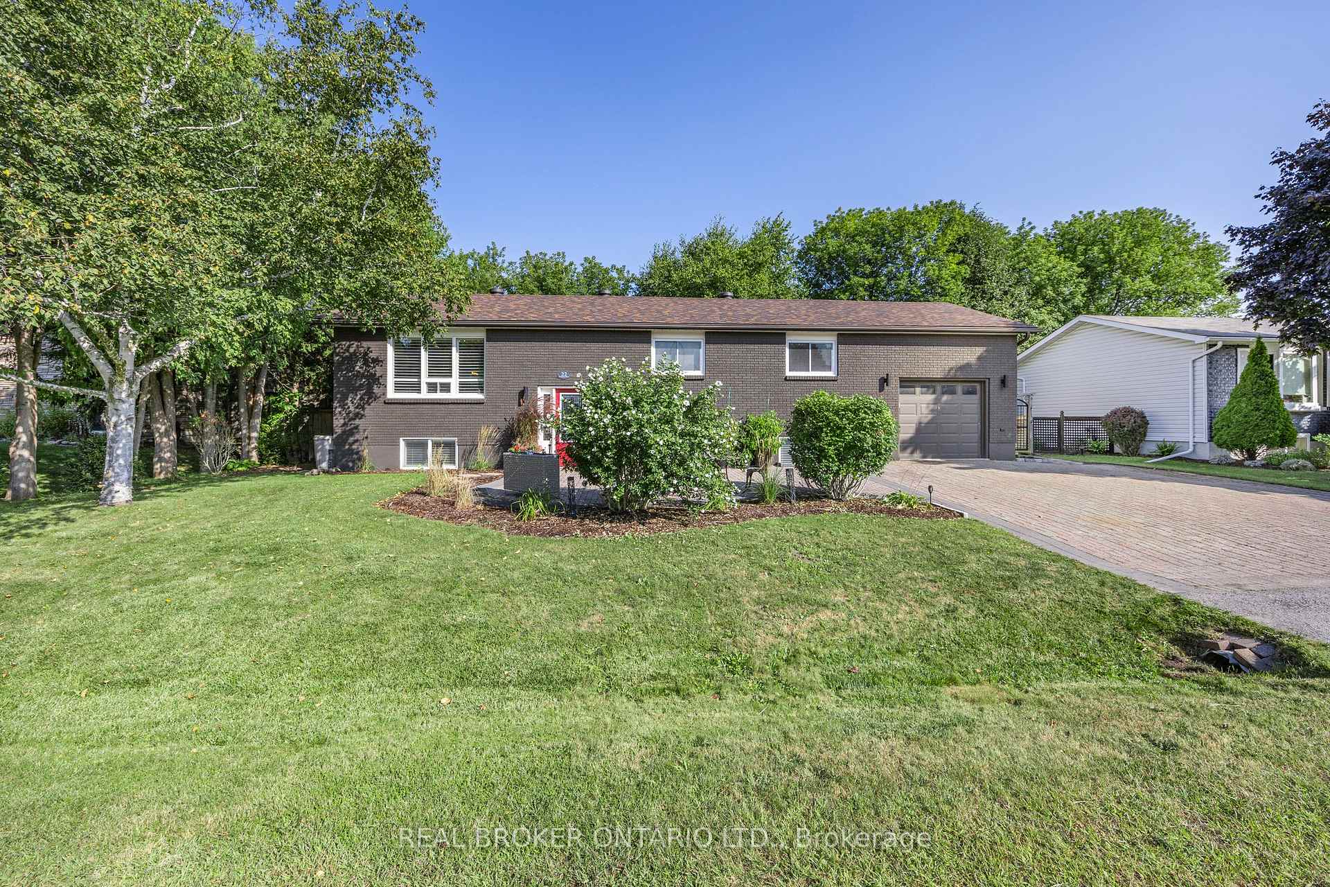 Photo 3 of 22 Patterson Place, Barrie, Ardagh — HOMEH