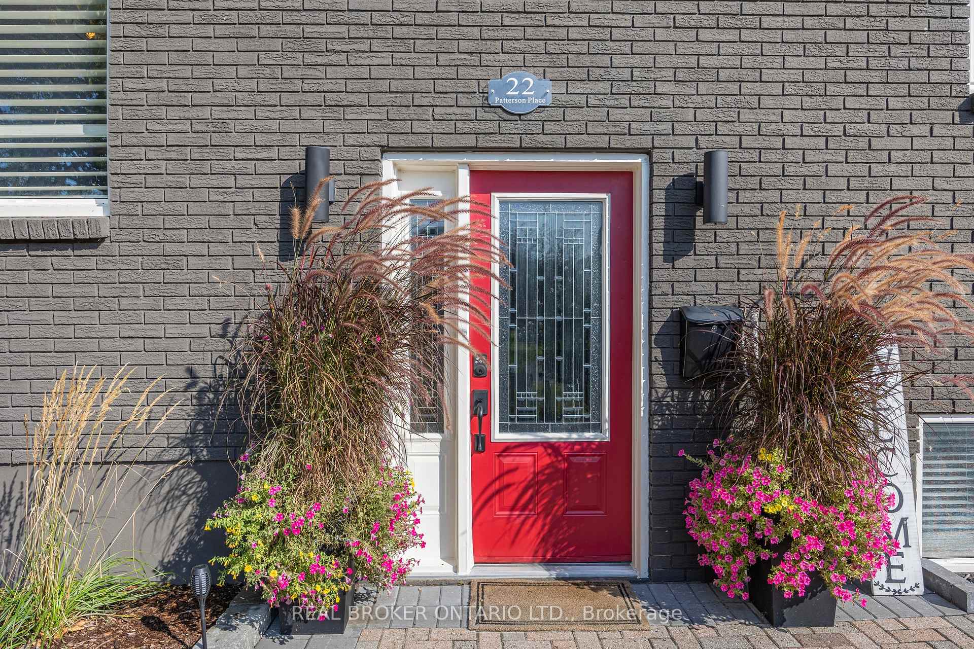 Photo 4 of 22 Patterson Place, Barrie, Ardagh — HOMEH