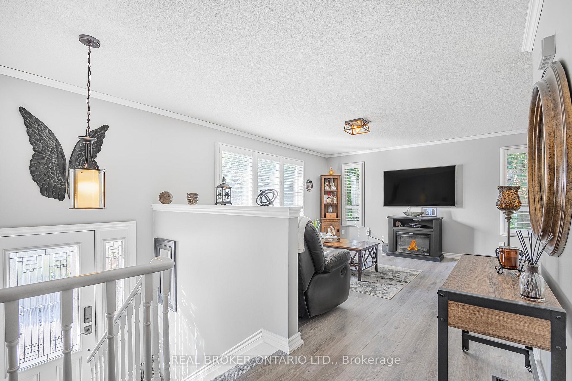 Photo 5 of 22 Patterson Place, Barrie, Ardagh — HOMEH