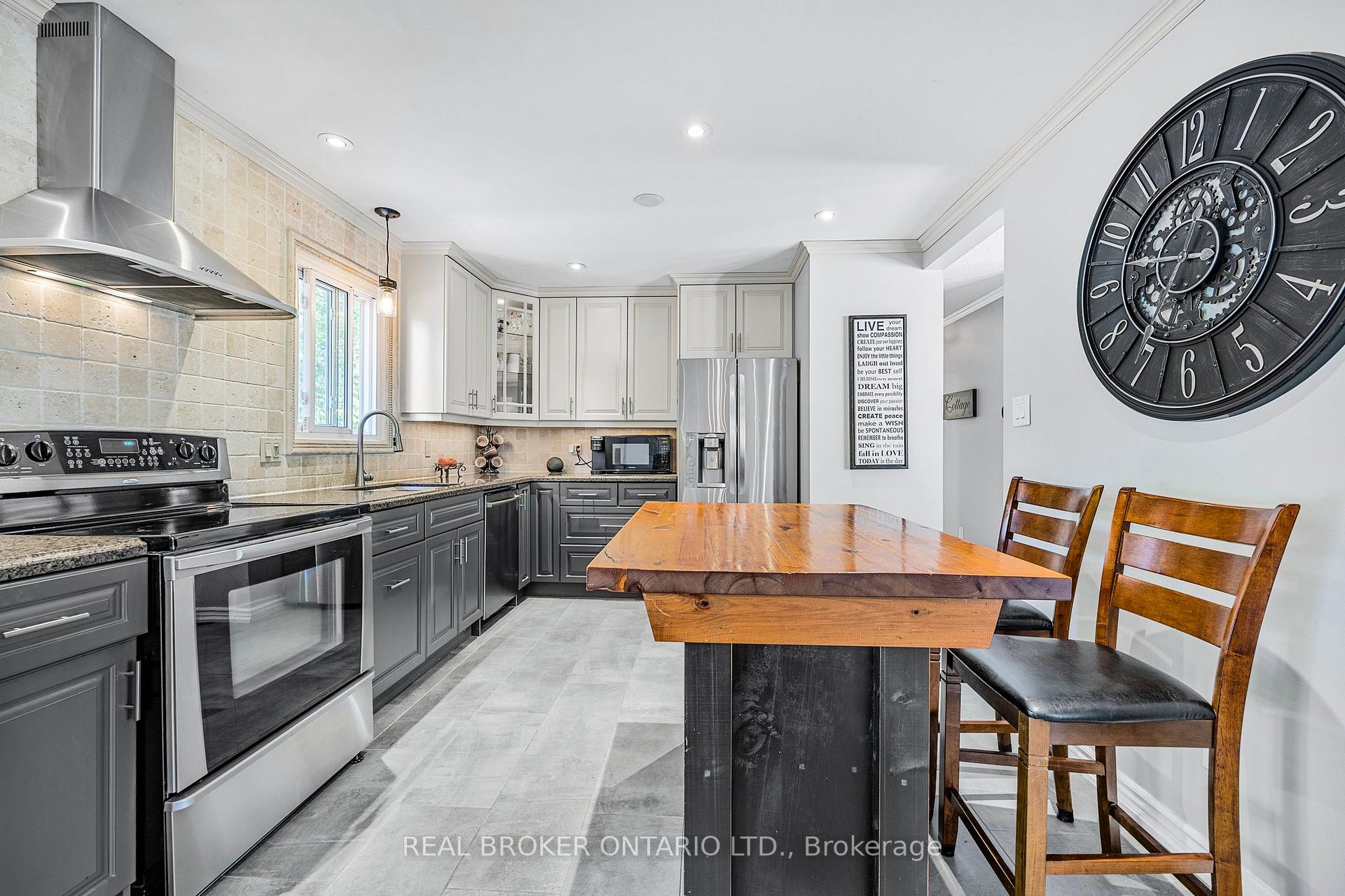 Photo 12 of 22 Patterson Place, Barrie, Ardagh — HOMEH
