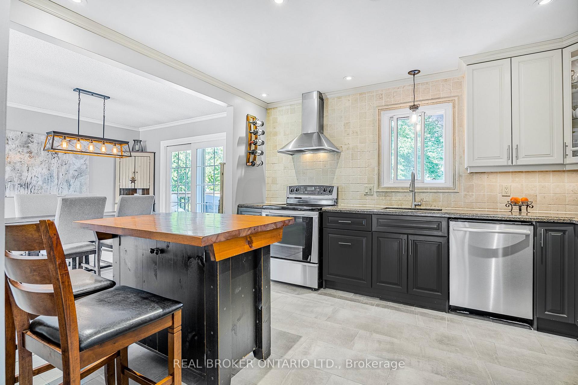 Photo 14 of 22 Patterson Place, Barrie, Ardagh — HOMEH