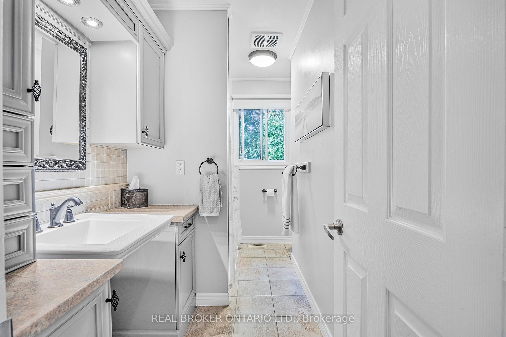 Photo 16 of 22 Patterson Place, Barrie, Ardagh — HOMEH