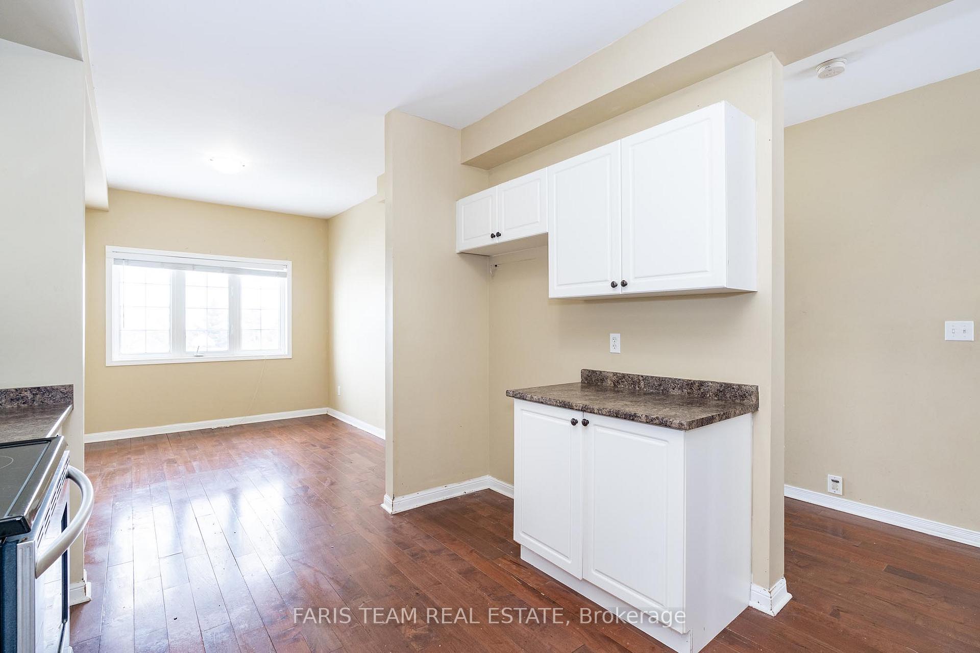 Photo 6 of Unit 8, 175 Stanley Street, Barrie, East Bayfield — HOMEH