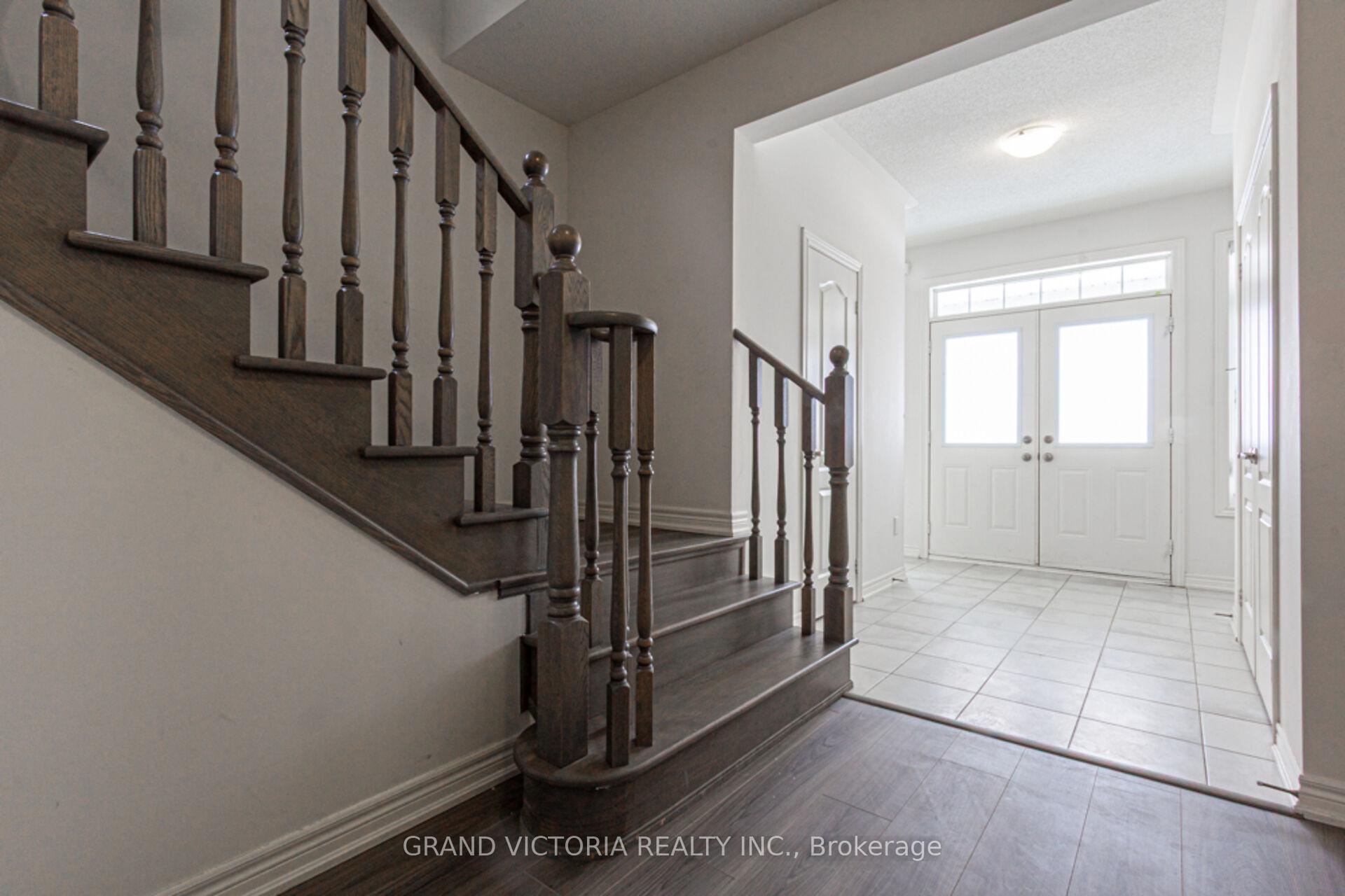 Photo 6 of 35 Mountain Heights Place, Hamilton, Waterdown — HOMEH