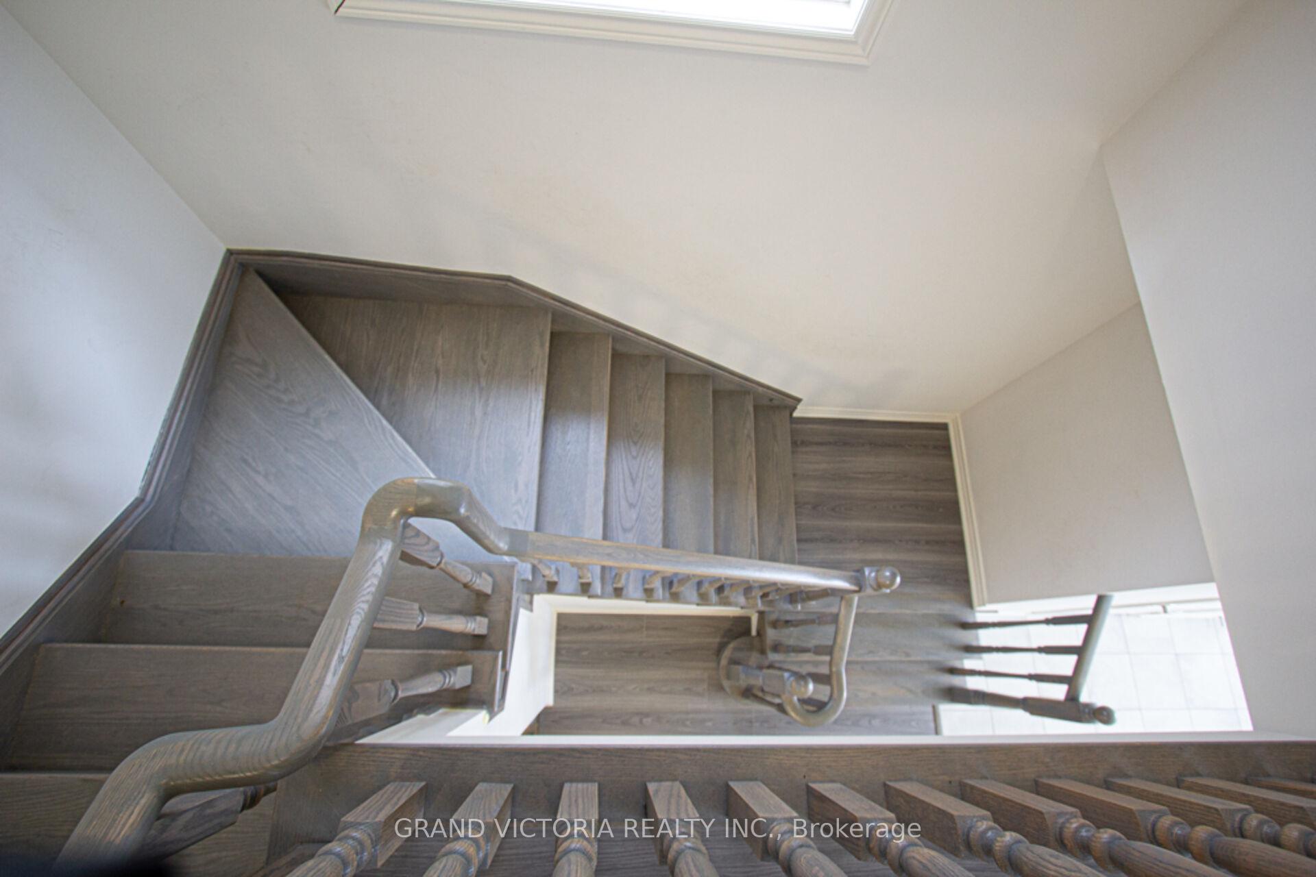 Photo 25 of 35 Mountain Heights Place, Hamilton, Waterdown — HOMEH