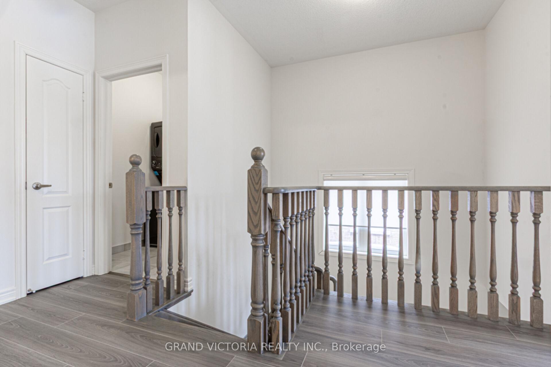 Photo 26 of 35 Mountain Heights Place, Hamilton, Waterdown — HOMEH