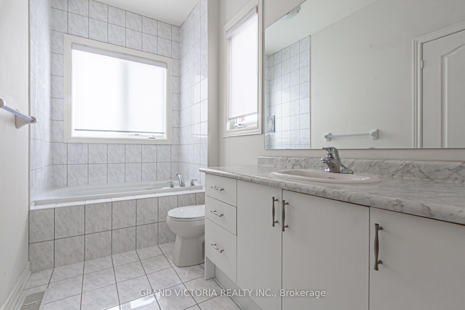 Photo 30 of 35 Mountain Heights Place, Hamilton, Waterdown — HOMEH