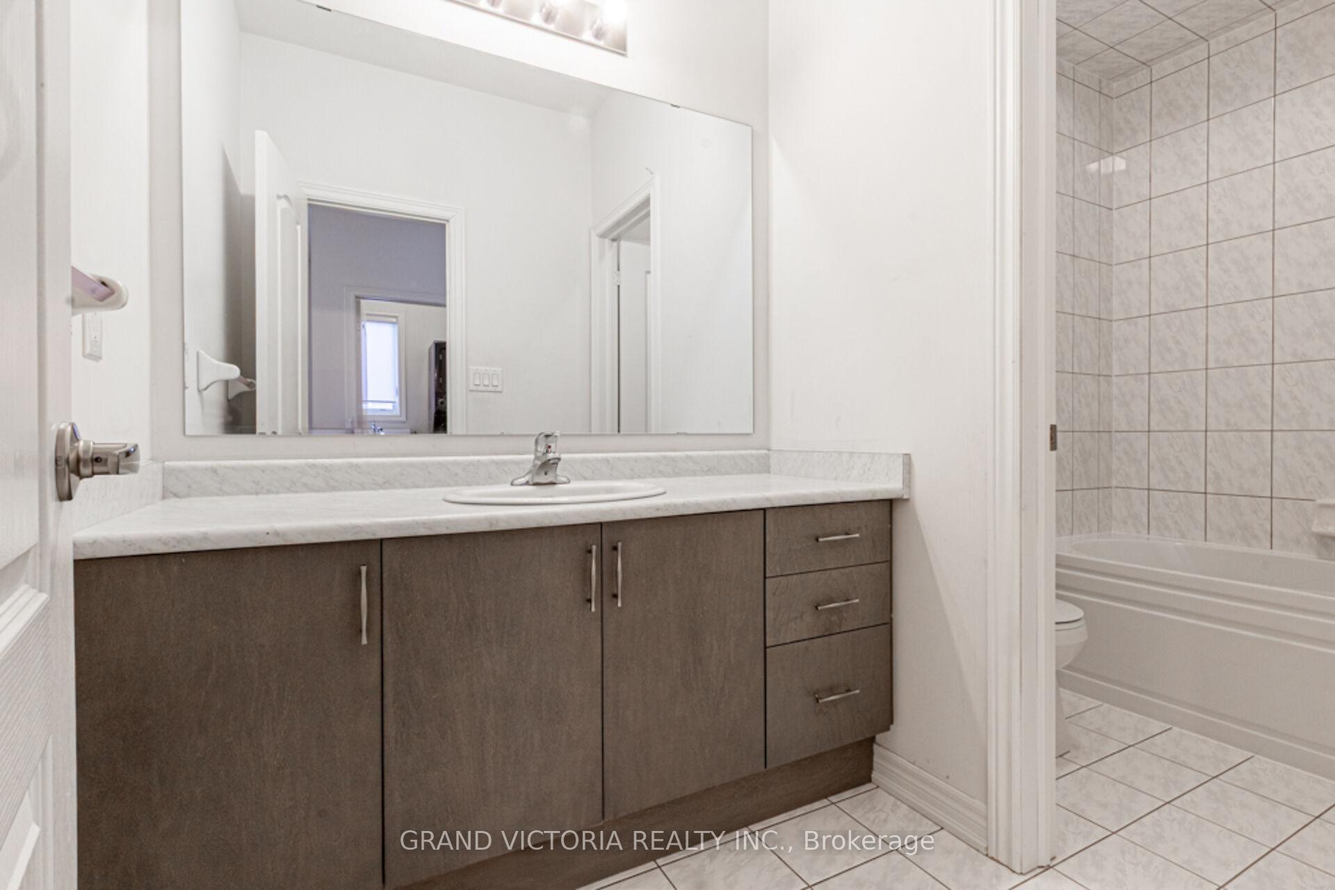 Photo 36 of 35 Mountain Heights Place, Hamilton, Waterdown — HOMEH
