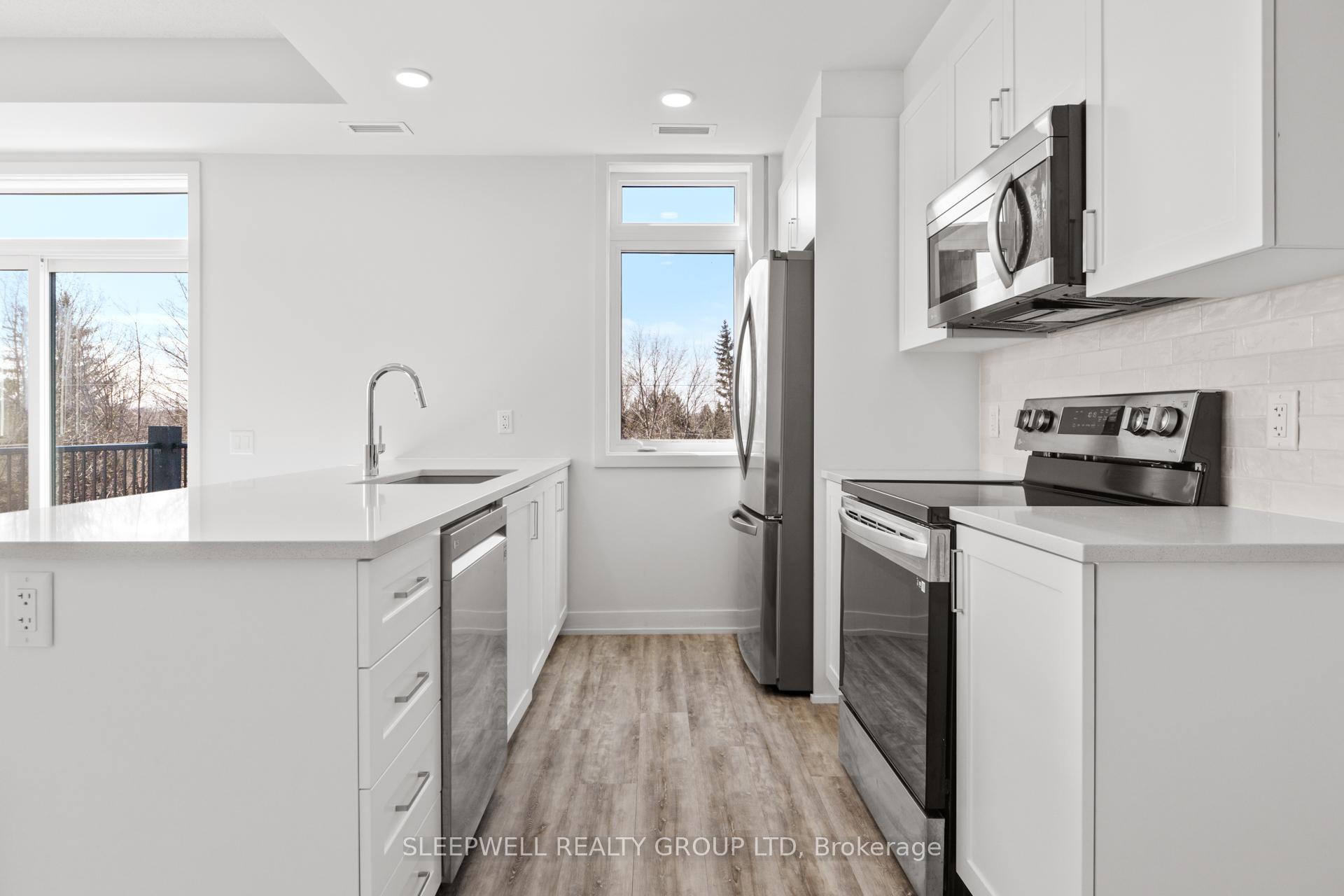Photo 8 of Unit 204, 3 Bedale Drive, Ottawa, Crystal Beach — HOMEH