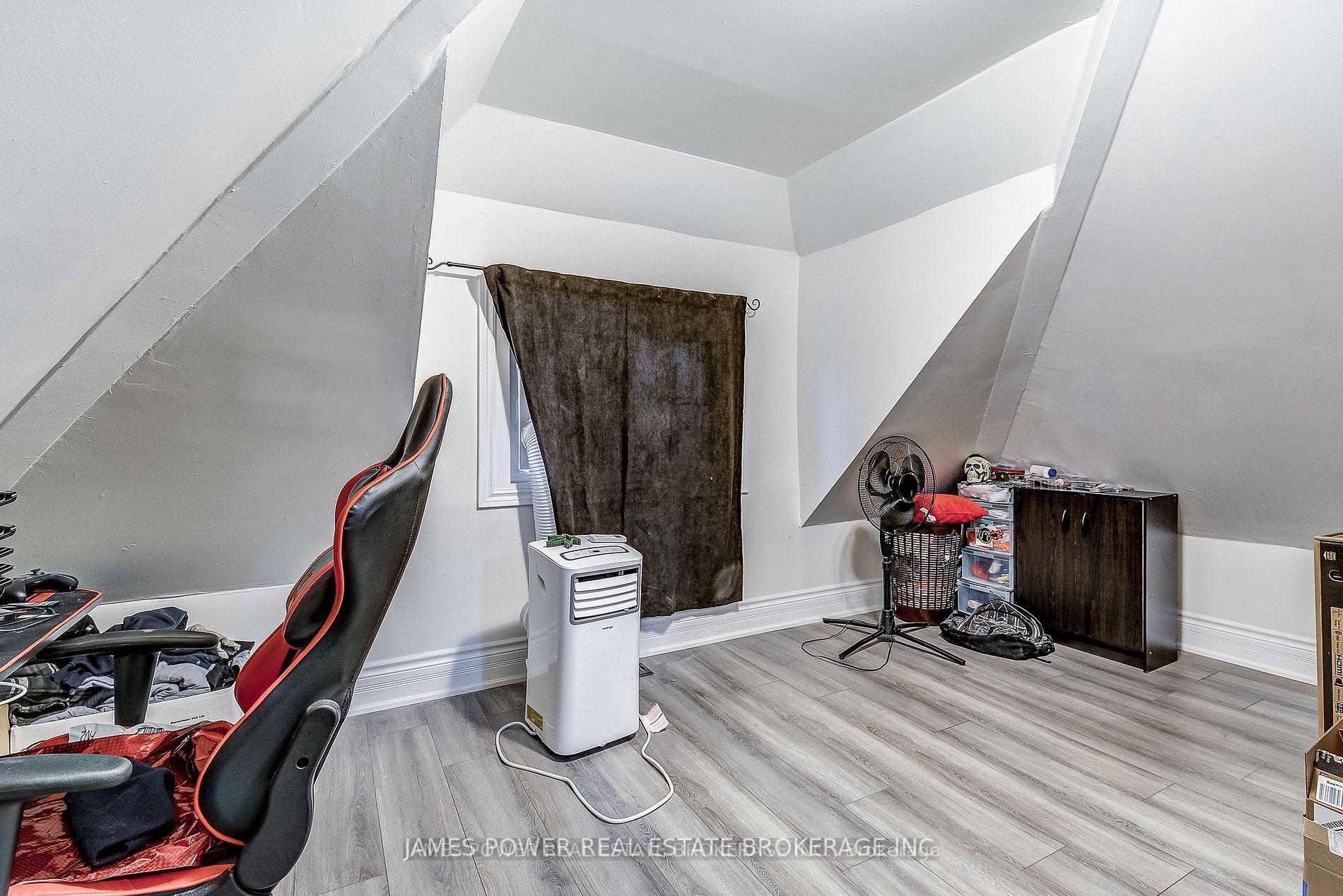 Photo 11 of 52 Spadina Avenue, Hamilton, Stripley — HOMEH