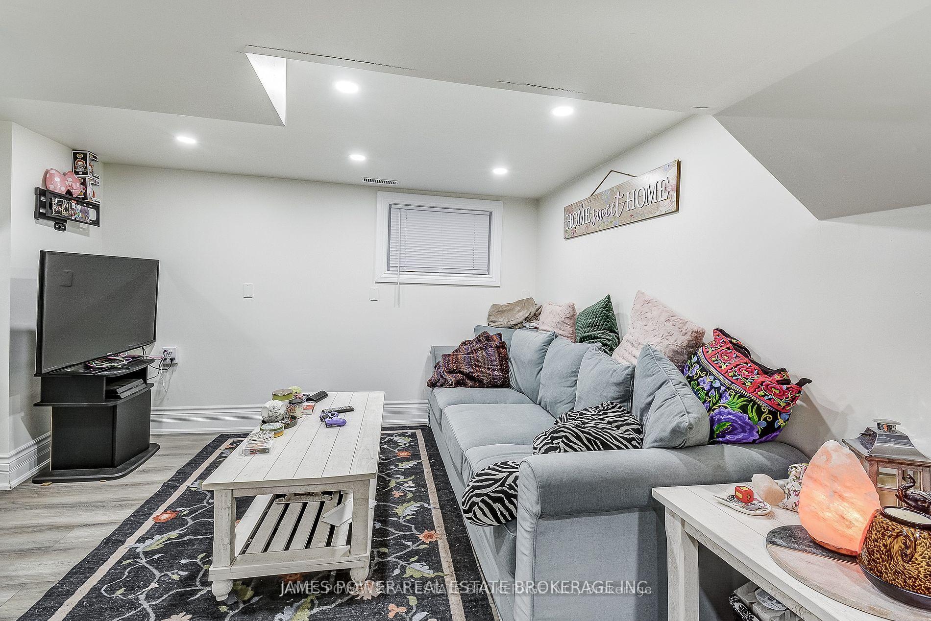 Photo 17 of 52 Spadina Avenue, Hamilton, Stripley — HOMEH