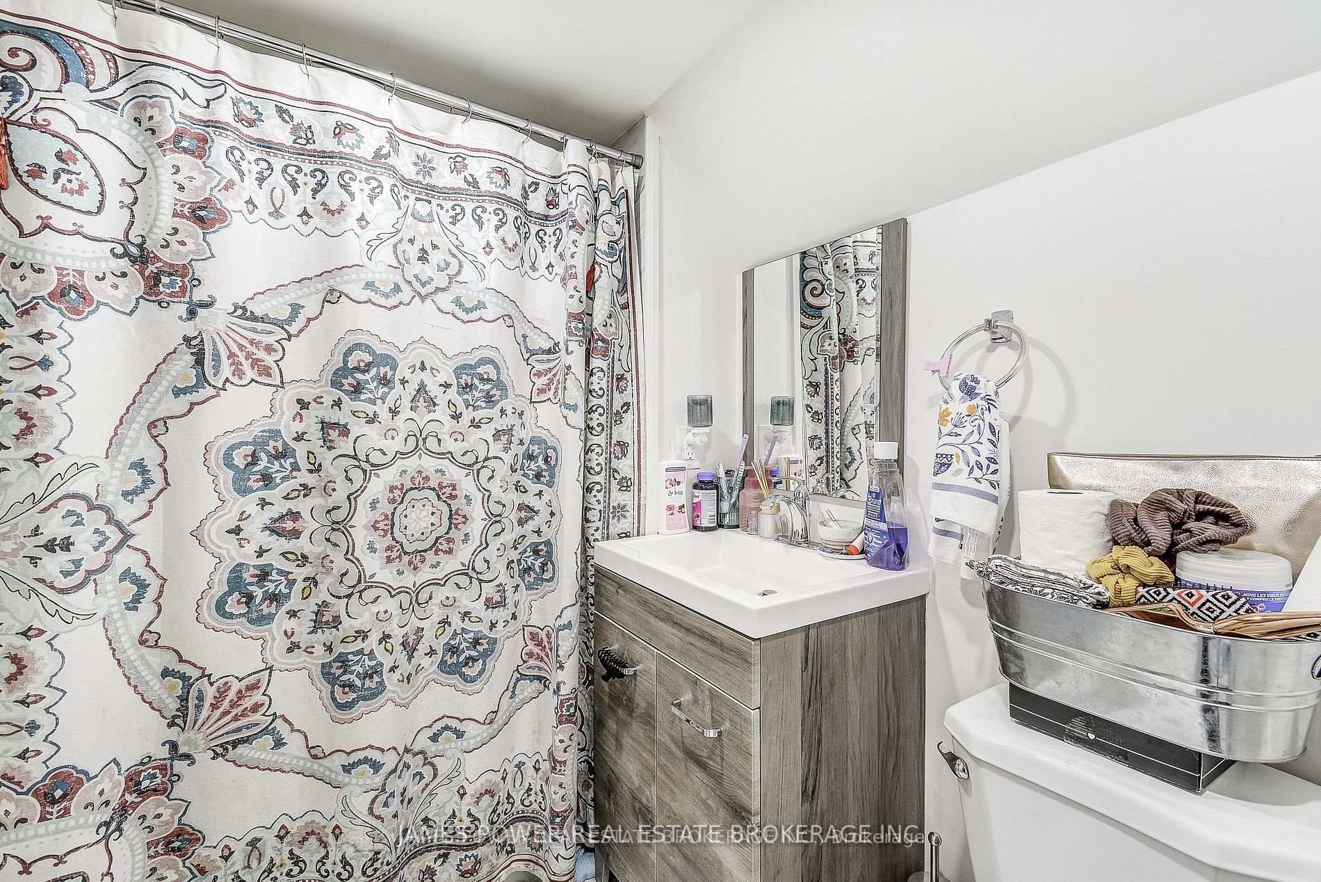 Photo 21 of 52 Spadina Avenue, Hamilton, Stripley — HOMEH